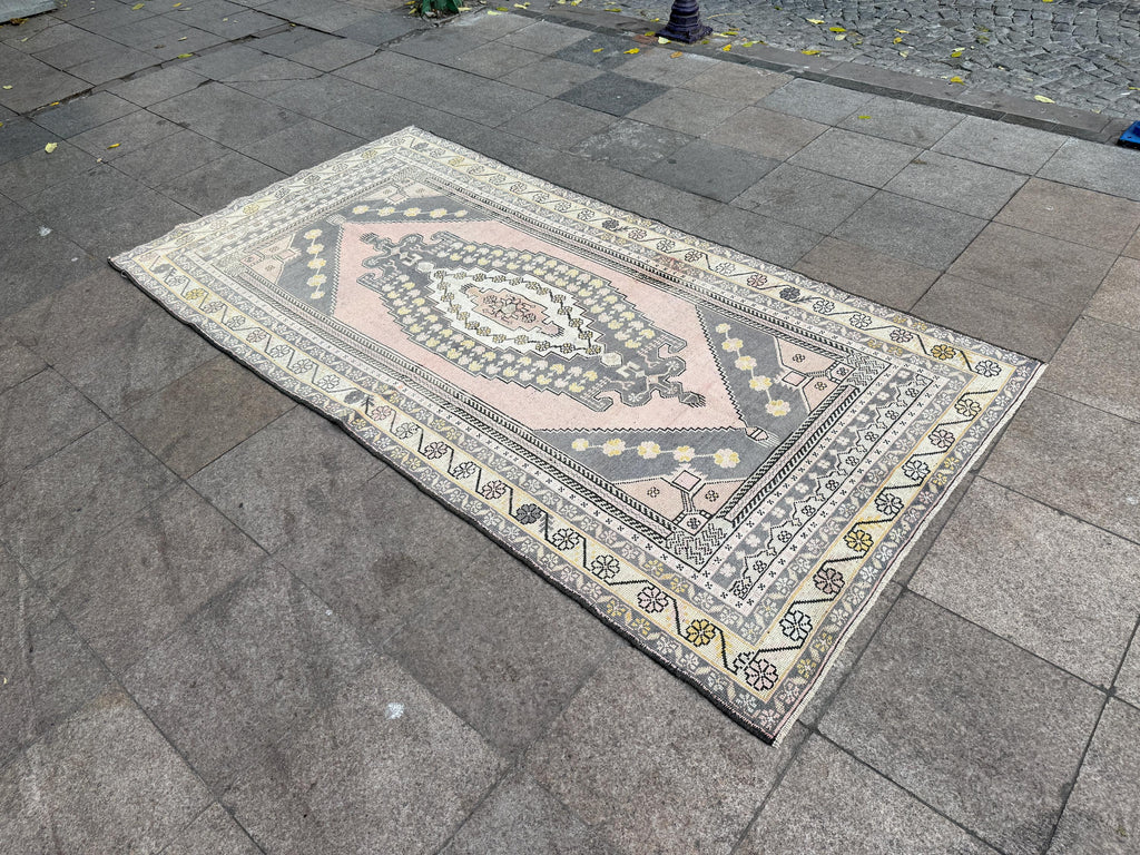 4'7"x9' feet Vintage Turkish Anatolian Rug,Pink Rug,917