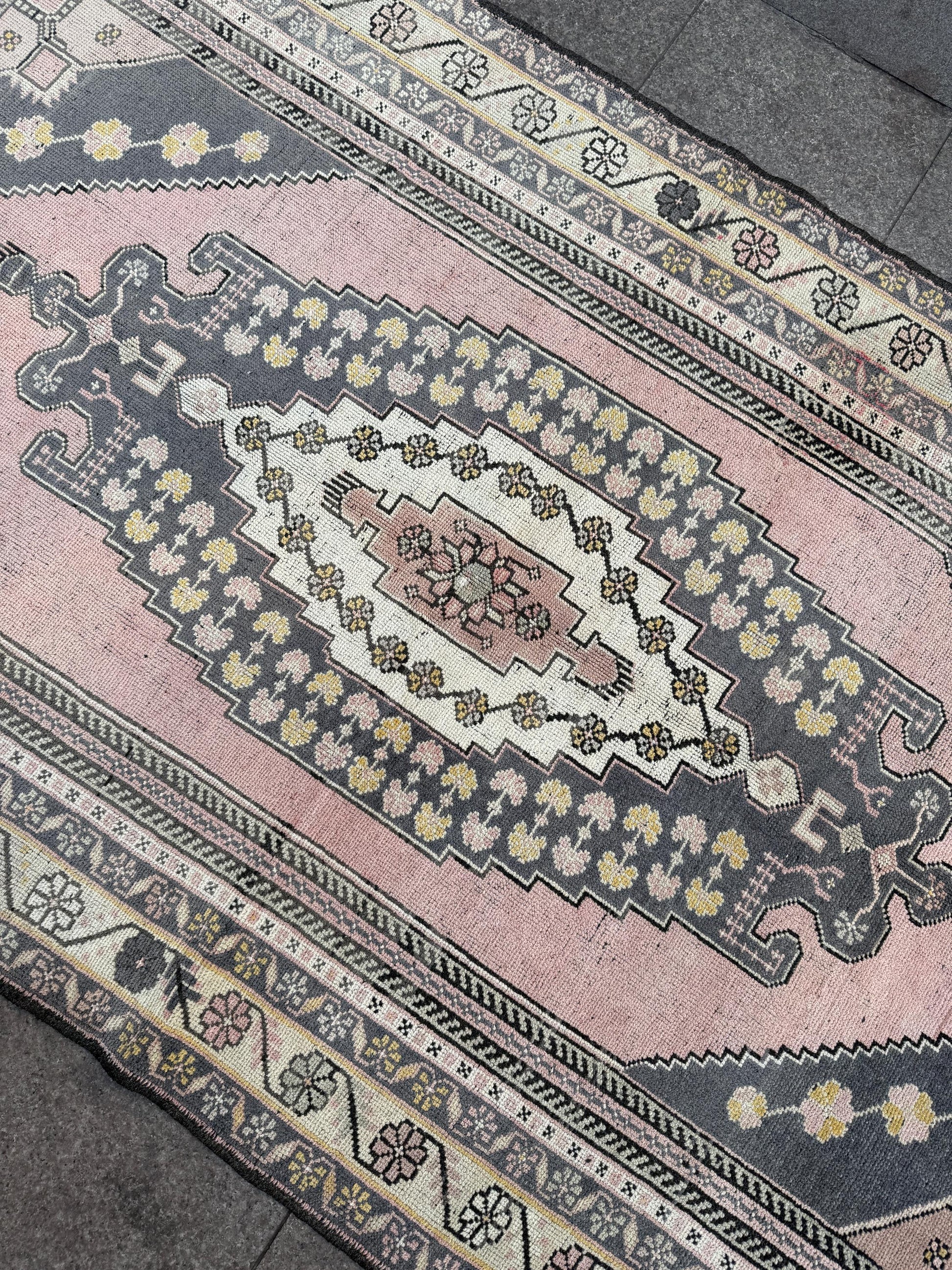 4'7"x9' feet Vintage Turkish Anatolian Rug,Pink Rug,917