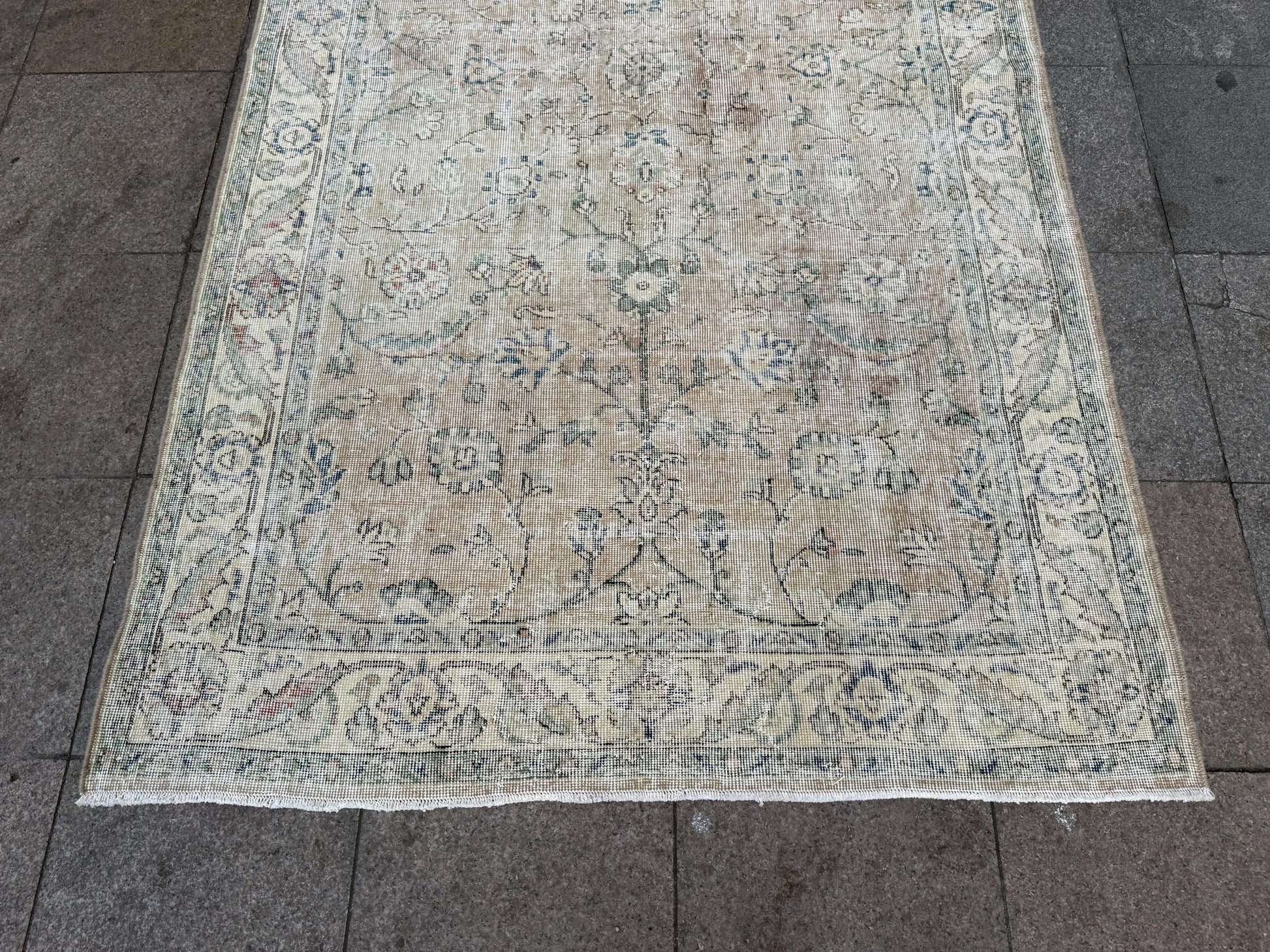 4'9"x8'2" feet Vintage Anatolian Wool Rug,Floral Decoritive Beige Rug ,132