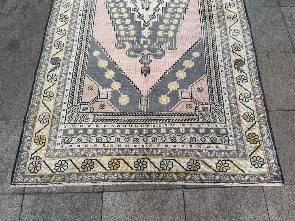 4'7"x9' feet Vintage Turkish Anatolian Rug,Pink Rug,917