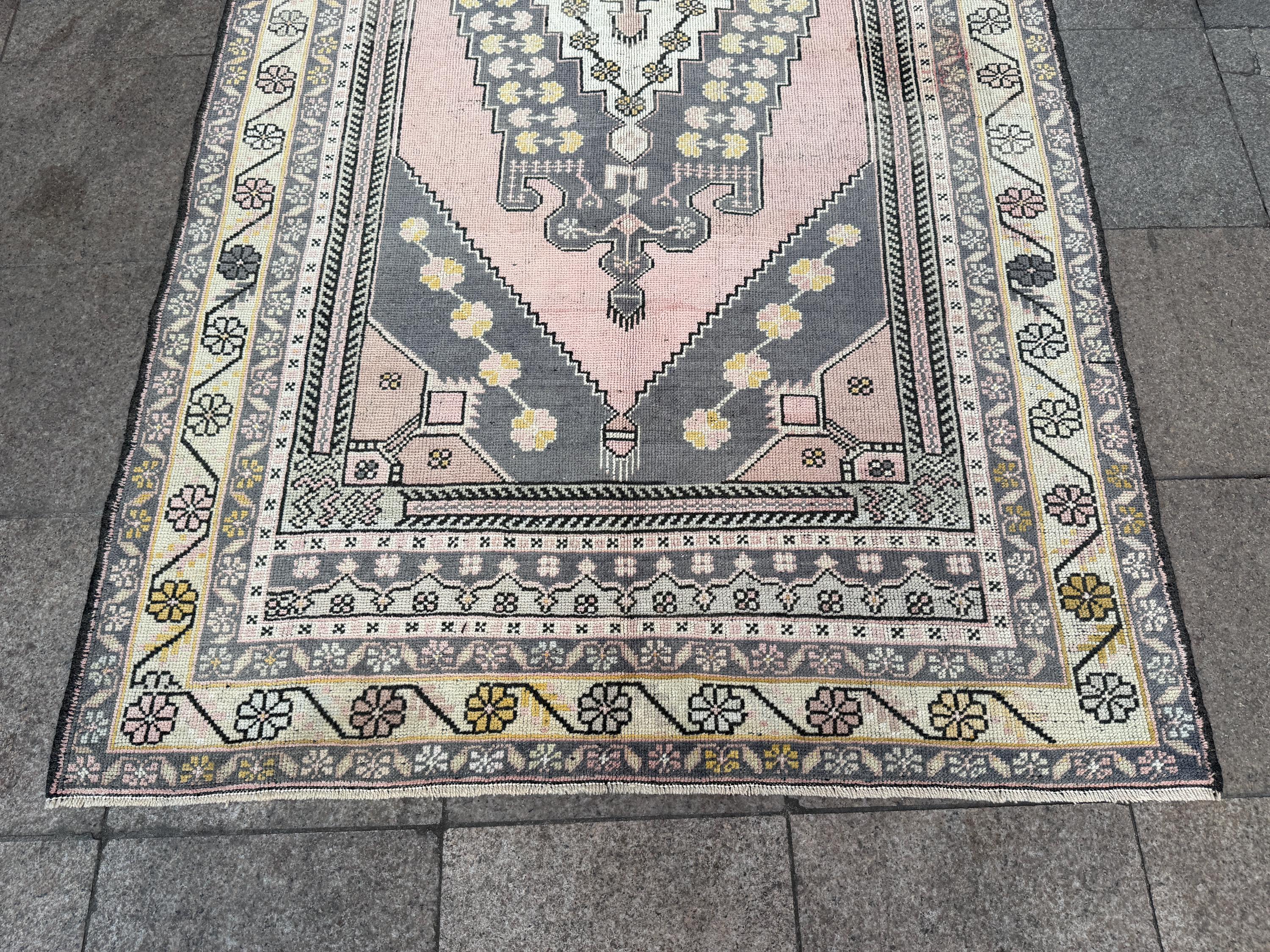 4'7"x9' feet Vintage Turkish Anatolian Rug,Pink Rug,917