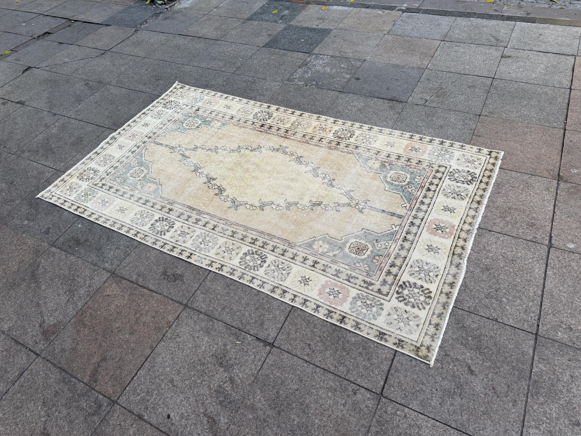 3'10"x6'9" feet  Vintage Turkish Anatolian Rug,Beige Color Rug,435