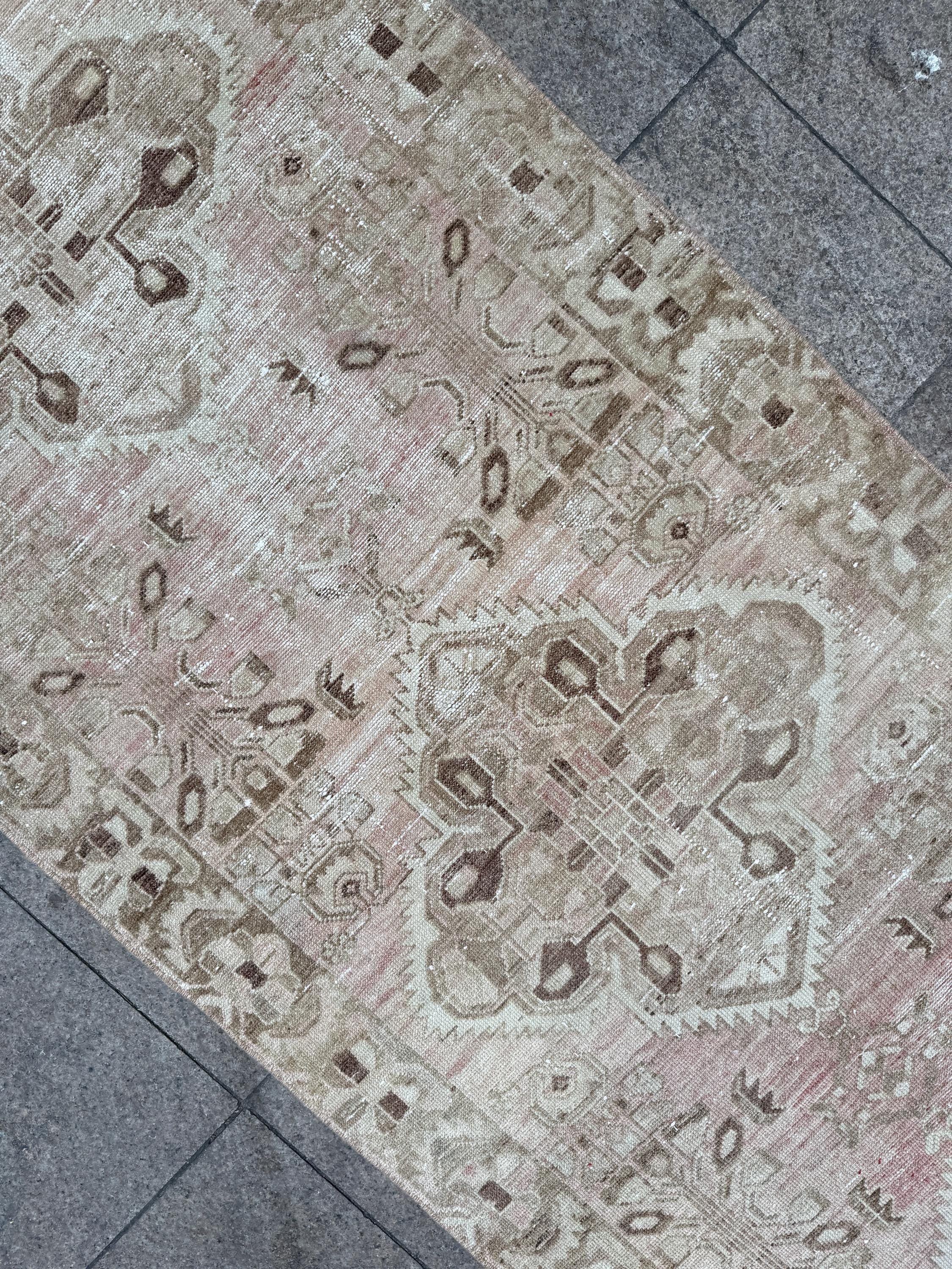 3'3"x10' feet Vintage Anatolian Wool Runner Rug,Geometric Decoritive Pink Rug ,502