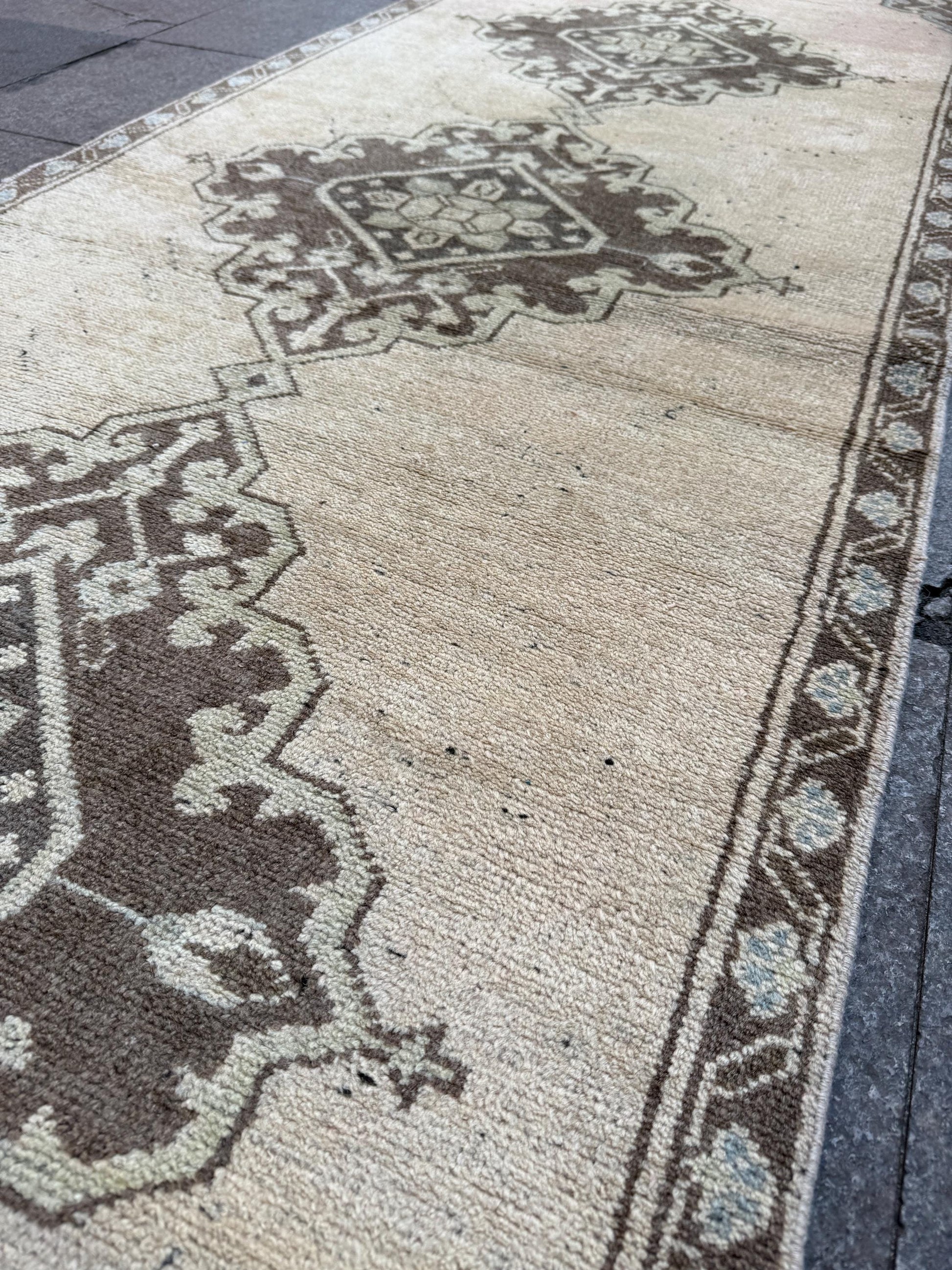 3'1"x11' feet Vintage Anatolian Wool Runner Rug,Floral Decoritive Beige Runner ,301