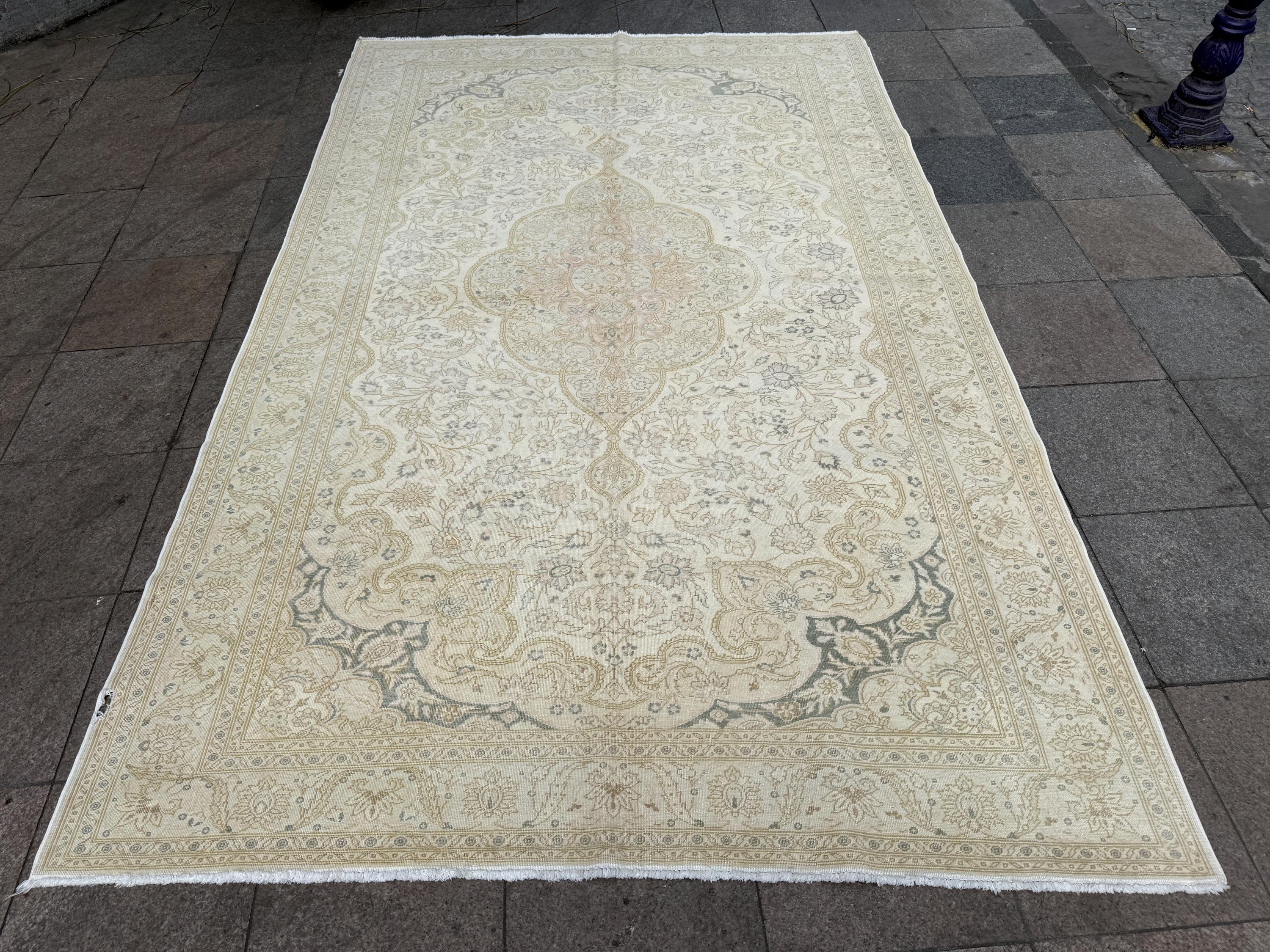 6'5"x10'2" feet Vintage Turkish Anatolian Rug,Beige Color Floral Rug,286