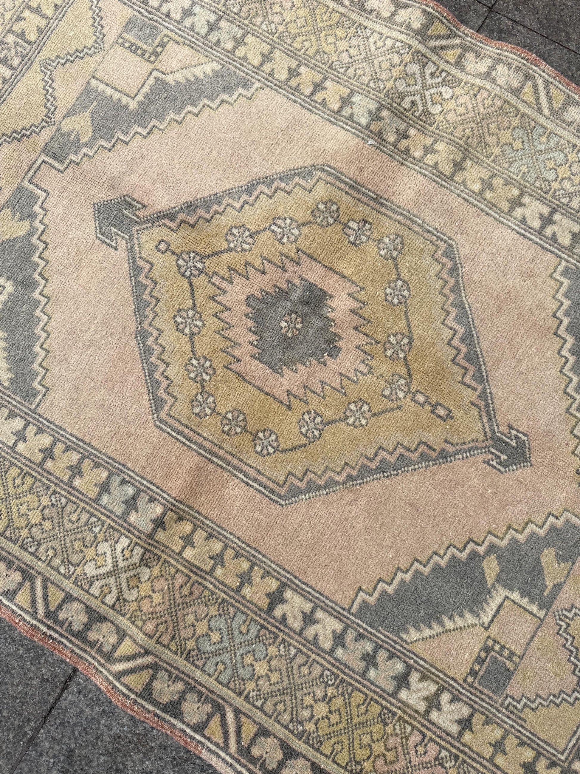 3'9"x5'8" Vintage Anatolian Wool Rug,Geometric Decoritive Beige Rug ,916