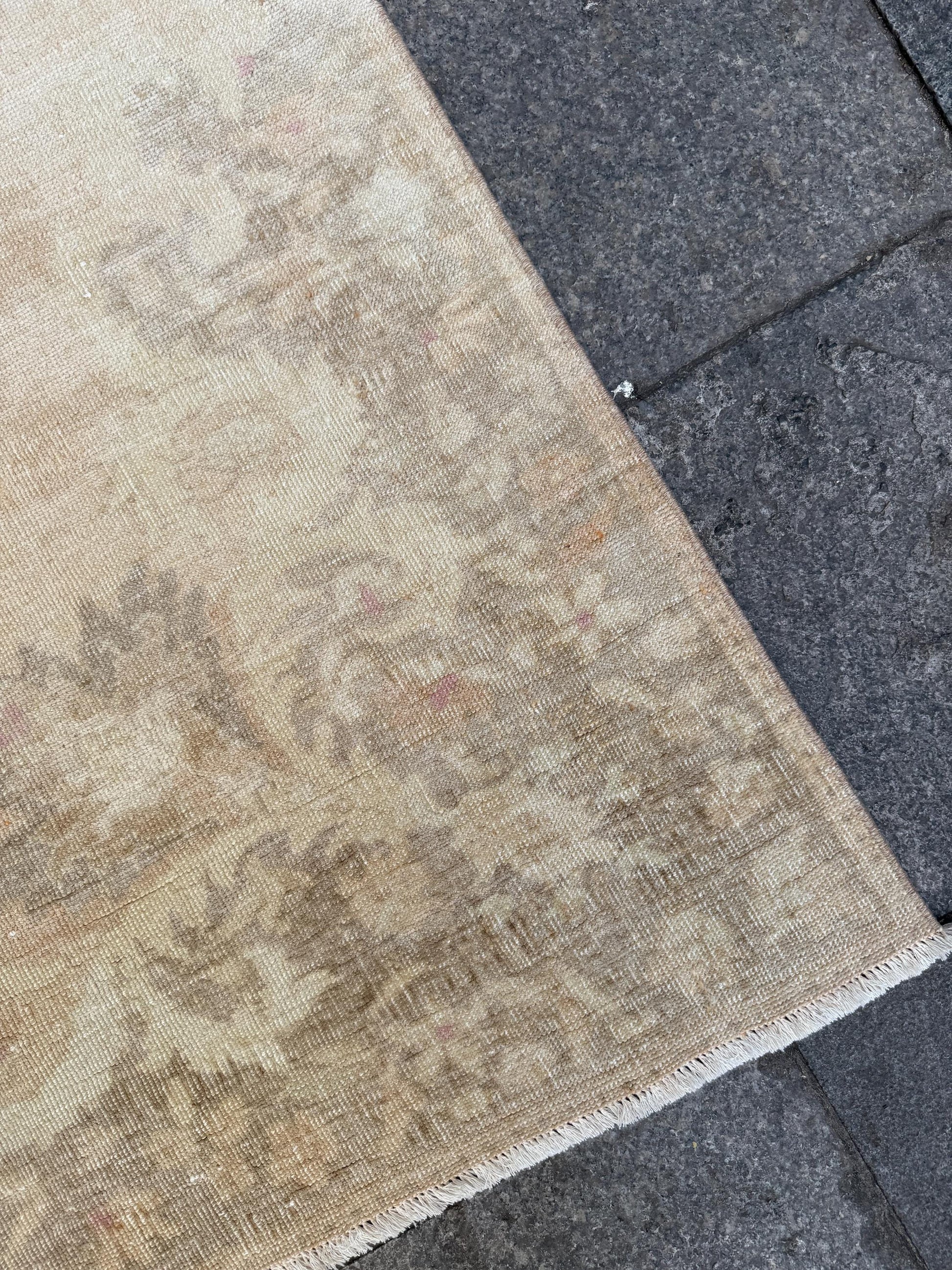 5'3"x8'11" feet Vintage Turkish Anatolian Rug,Beige Floral Rug,58