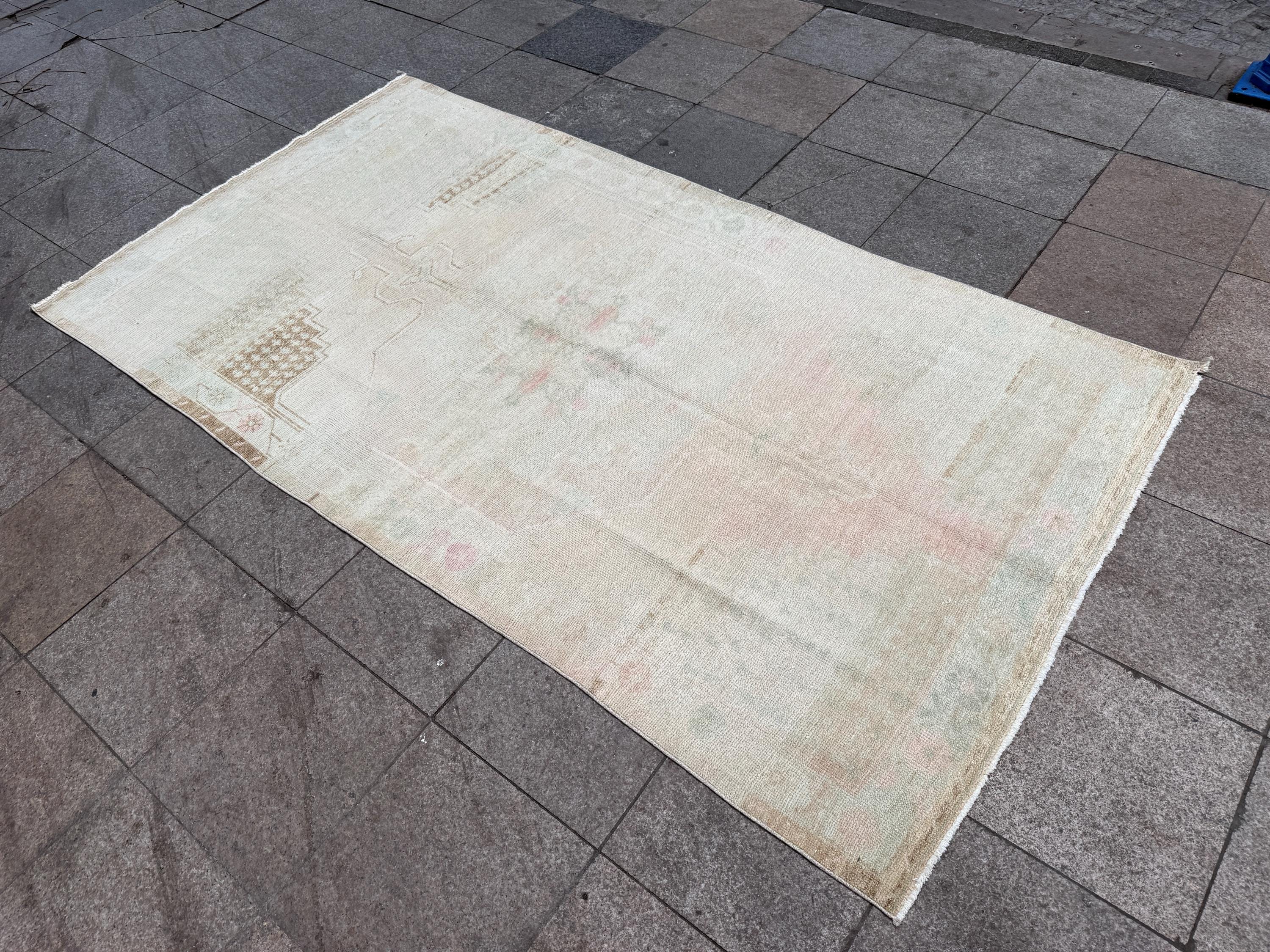 4'9"x8'11" feet Vintage Turkish Anatolian Rug,Beige Floral Rug,56