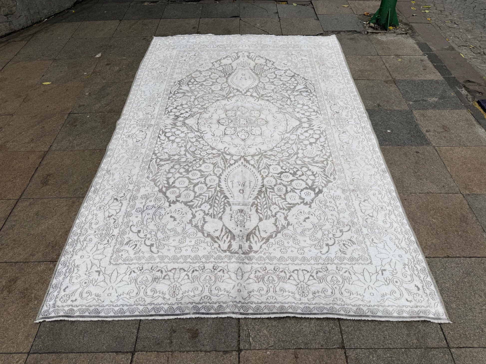 5'8"x8'8" feet Vintage Turkish Anatolian Rug, Gray Floral Rug,19