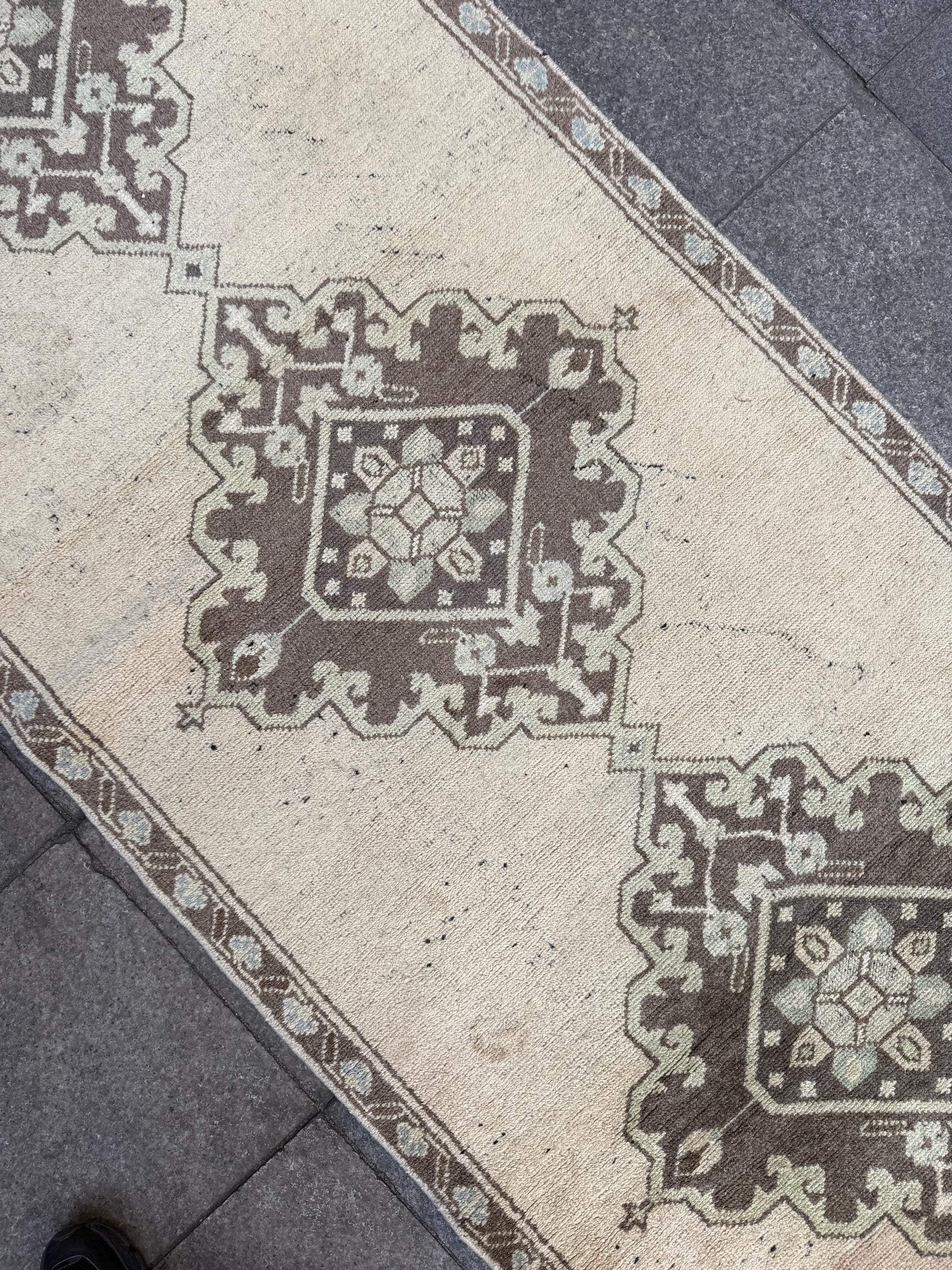 3'1"x11' feet Vintage Anatolian Wool Runner Rug,Floral Decoritive Beige Runner ,301