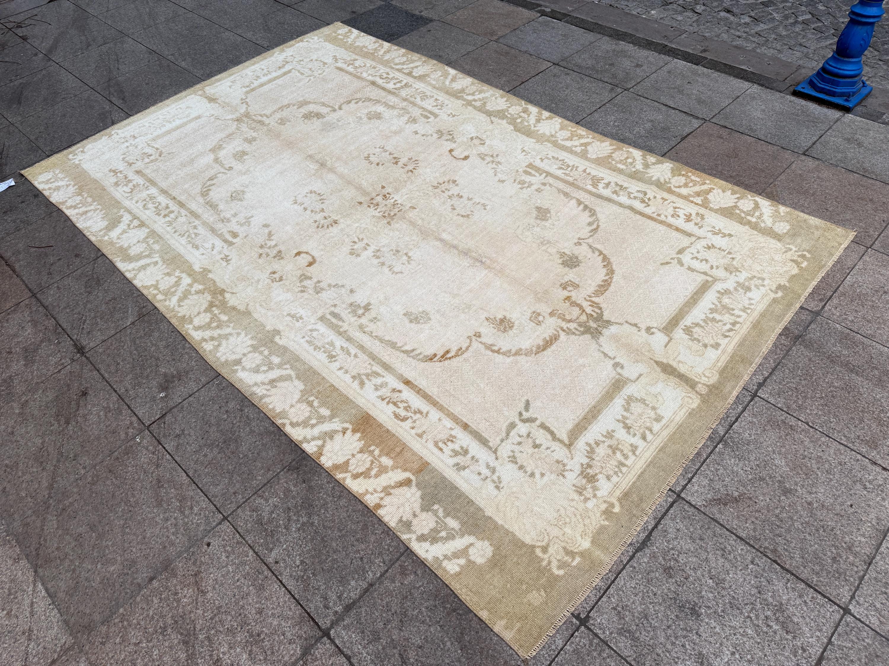 5'11"x9'2" feet Vintage Turkish Anatolian Rug,Beige Floral Rug,60