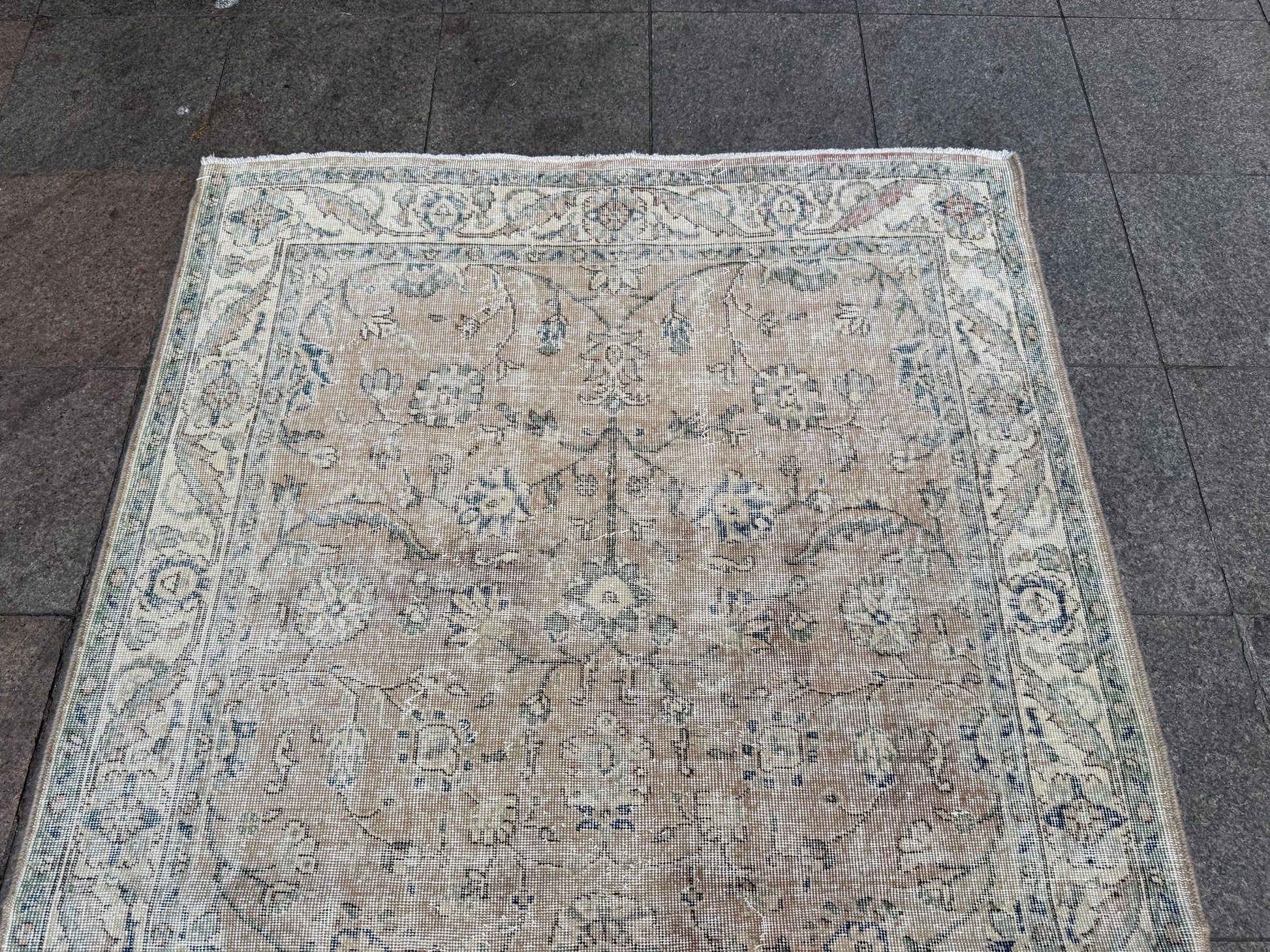 4'9"x8'2" feet Vintage Anatolian Wool Rug,Floral Decoritive Beige Rug ,132