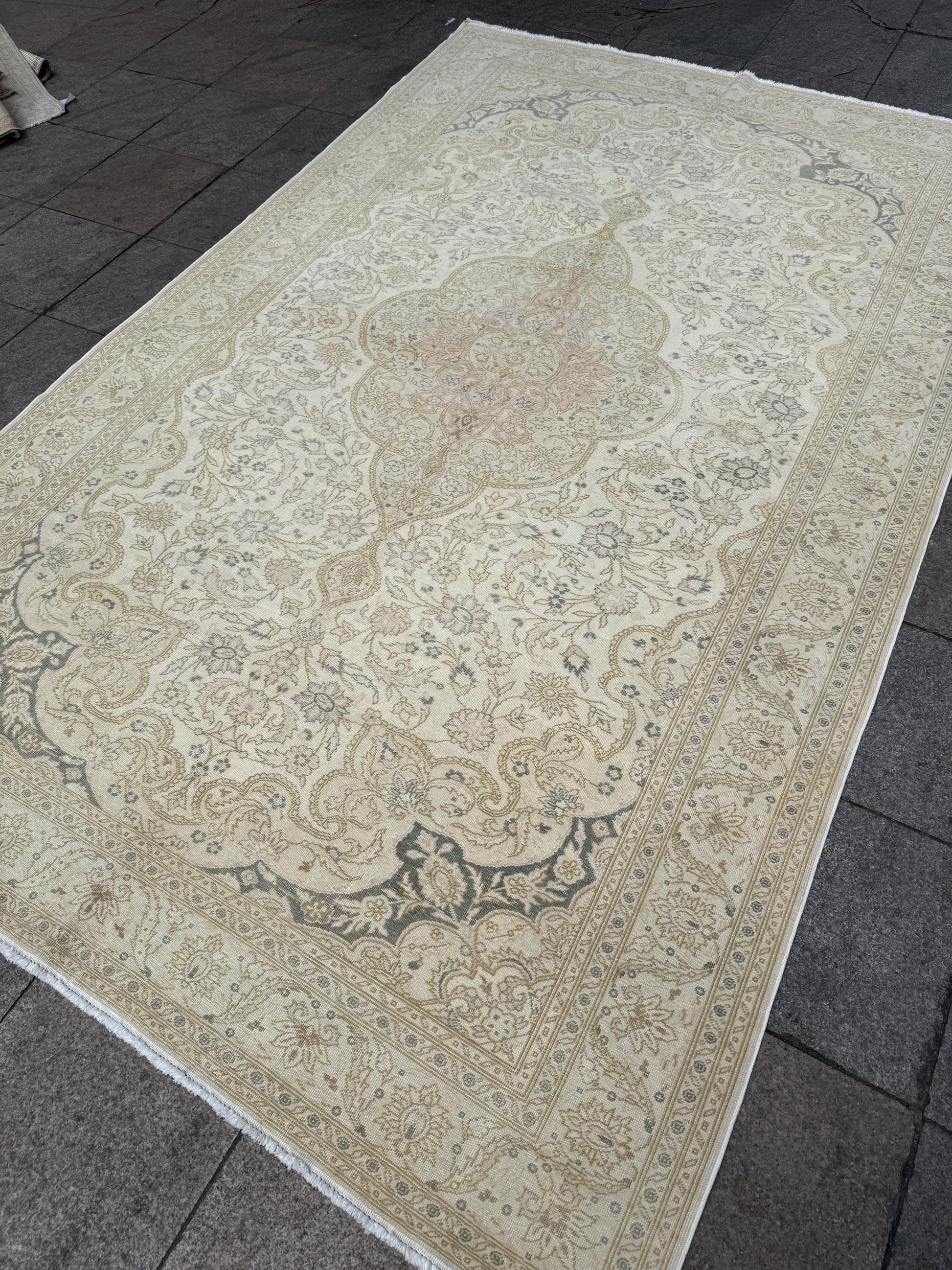 6'5"x10'2" feet Vintage Turkish Anatolian Rug,Beige Color Floral Rug,286