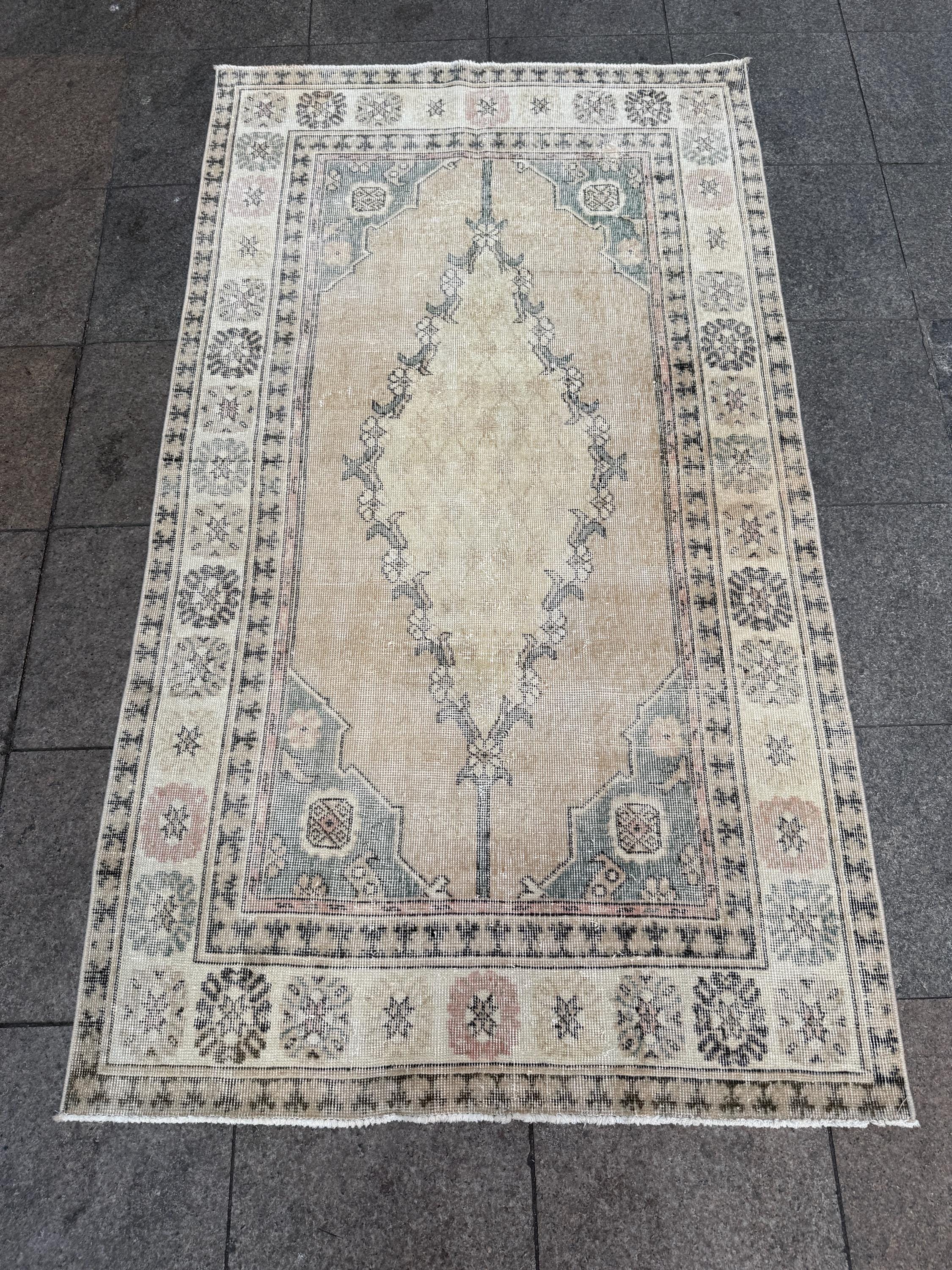 3'10"x6'9" feet  Vintage Turkish Anatolian Rug,Beige Color Rug,435