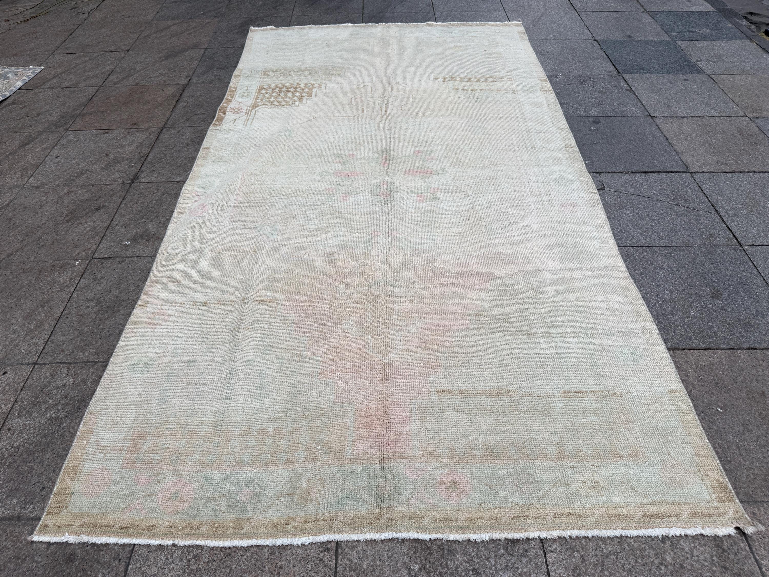 4'9"x8'11" feet Vintage Turkish Anatolian Rug,Beige Floral Rug,56