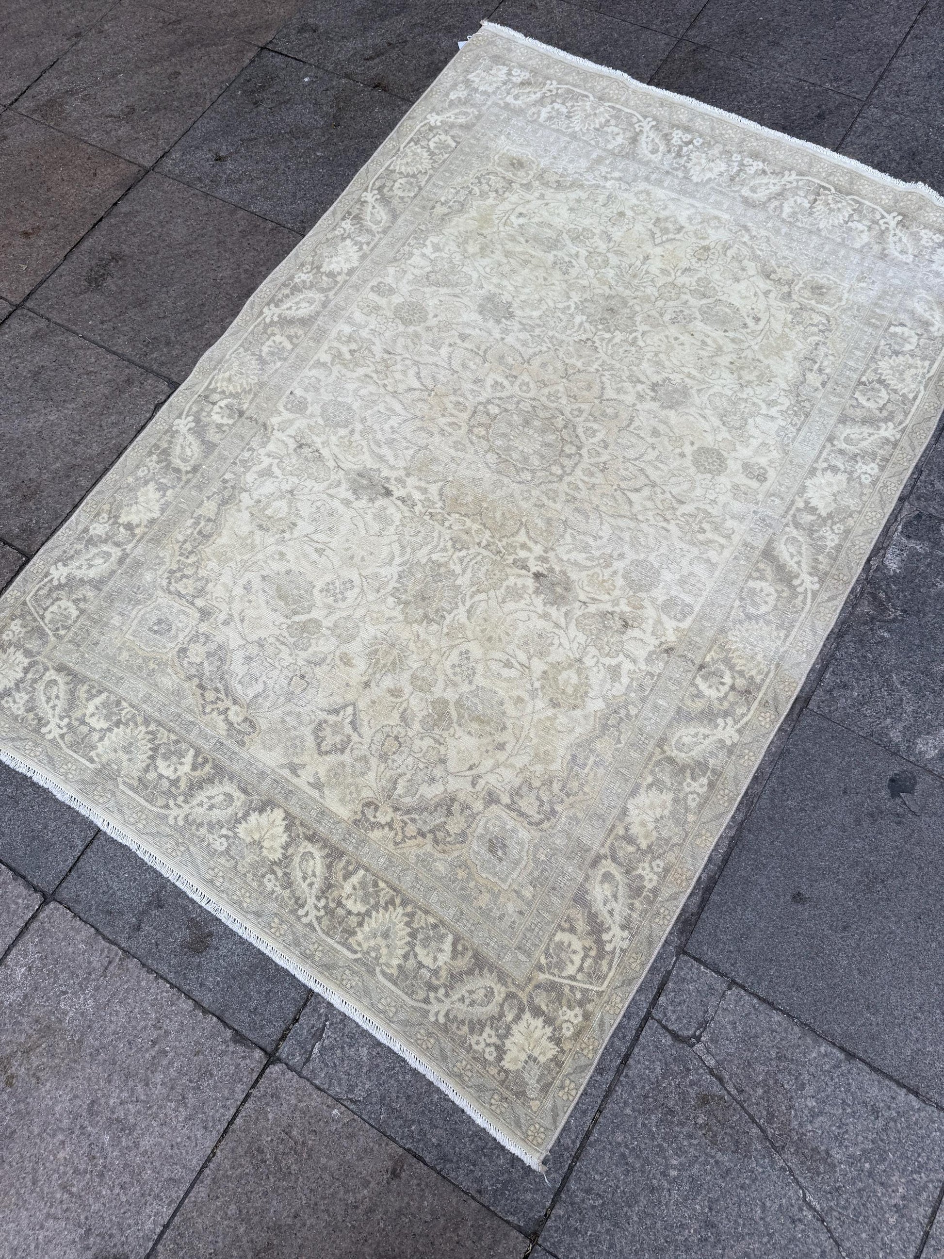 3'11"x5'9" feet Vintage Turkish Anatolian Rug,beige Floral Rug,129