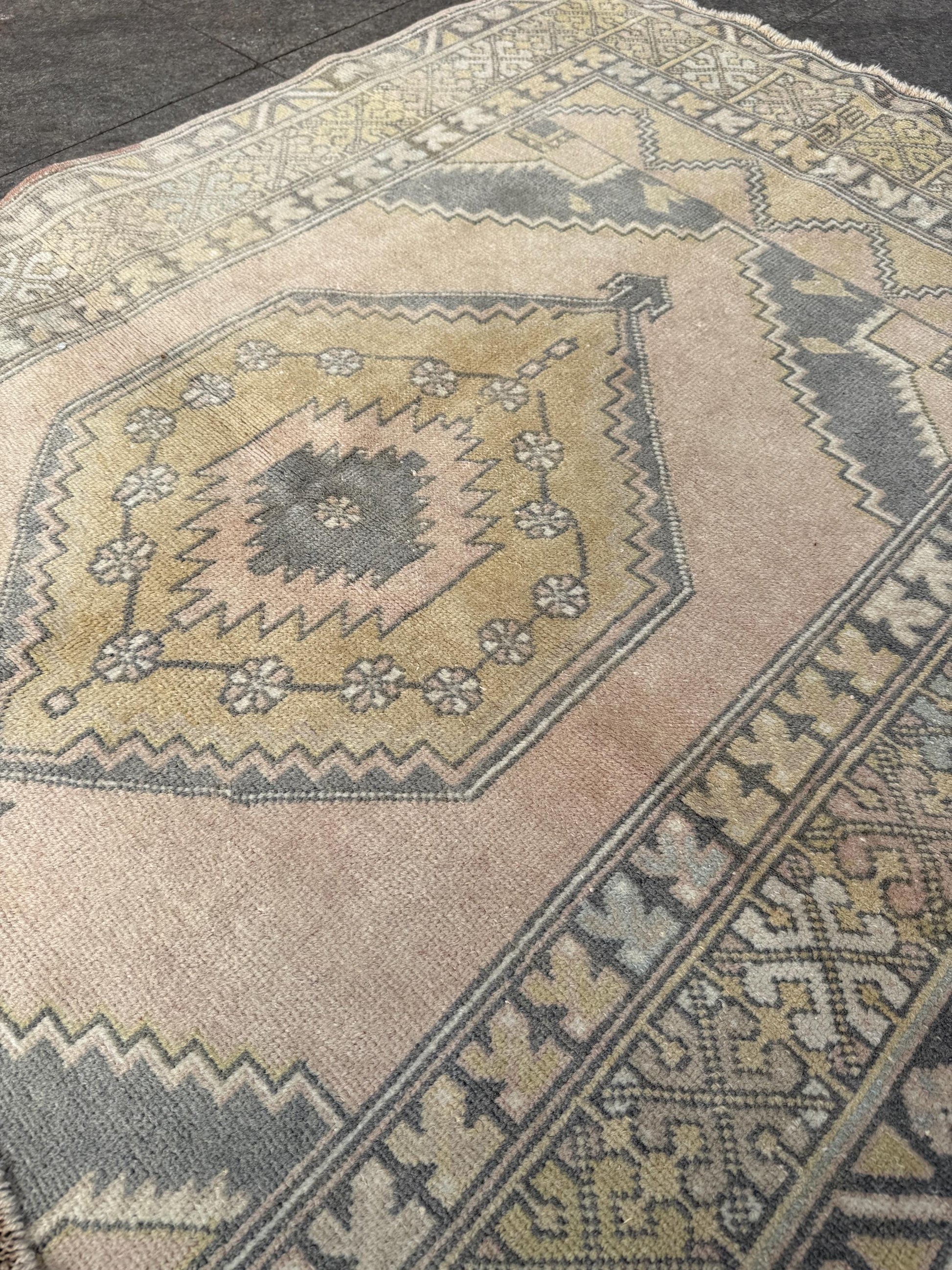 3'9"x5'8" Vintage Anatolian Wool Rug,Geometric Decoritive Beige Rug ,916