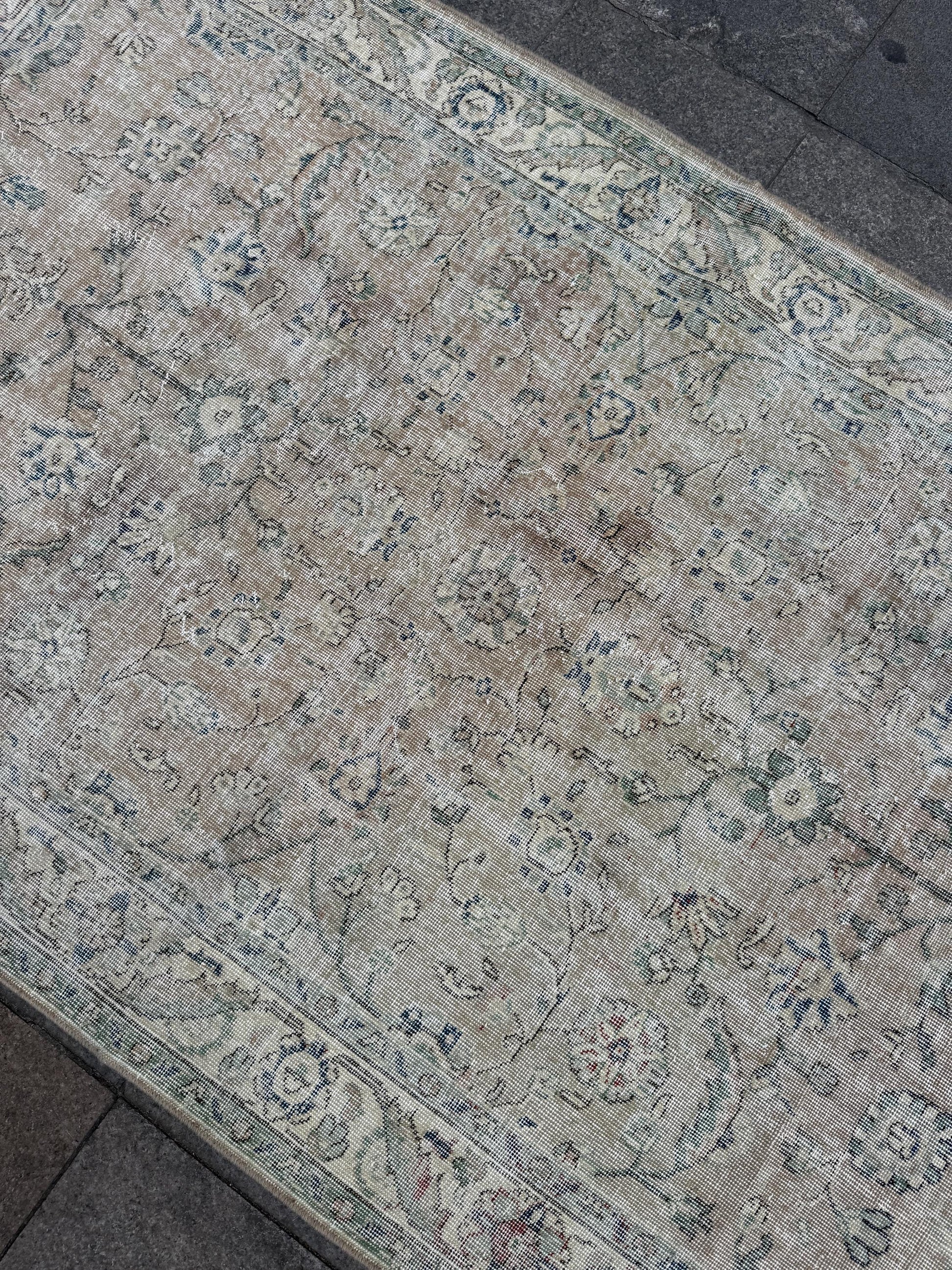 4'9"x8'2" feet Vintage Anatolian Wool Rug,Floral Decoritive Beige Rug ,132