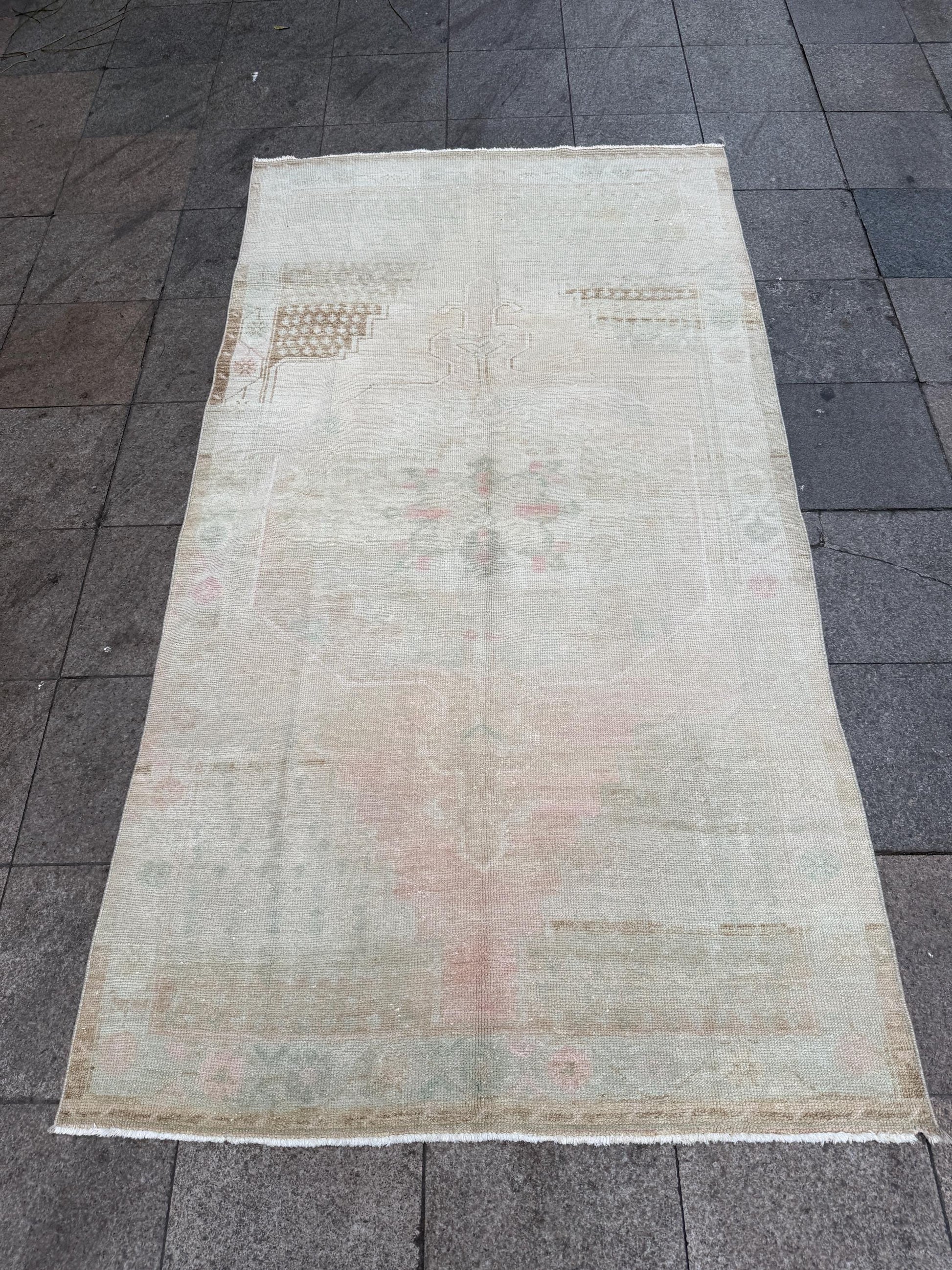 4'9"x8'11" feet Vintage Turkish Anatolian Rug,Beige Floral Rug,56