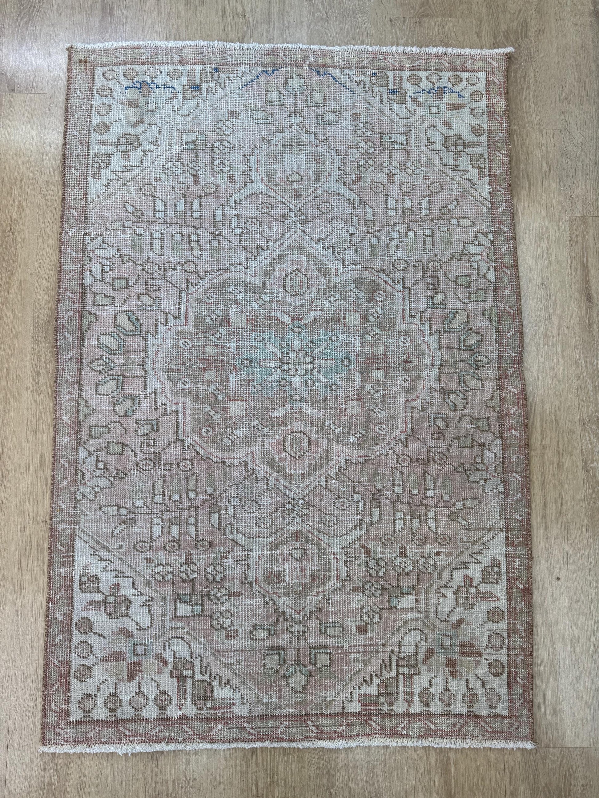 3'2"x4'9" Feet ,Light Pink background Turkish vintage anatolian rug,light brown,cream colors rugs,accent rugs,beige border,Floral rugs,15