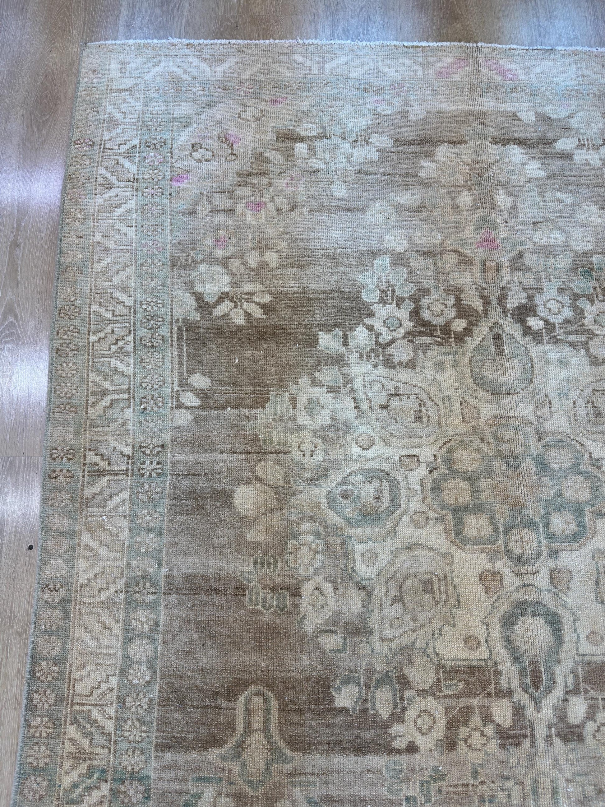 6'5"x9'5" Feet ,light brown background Turkish vintage anatolian rug,beige,cream colors rugs,area rugs,cream border,Floral rugs,18