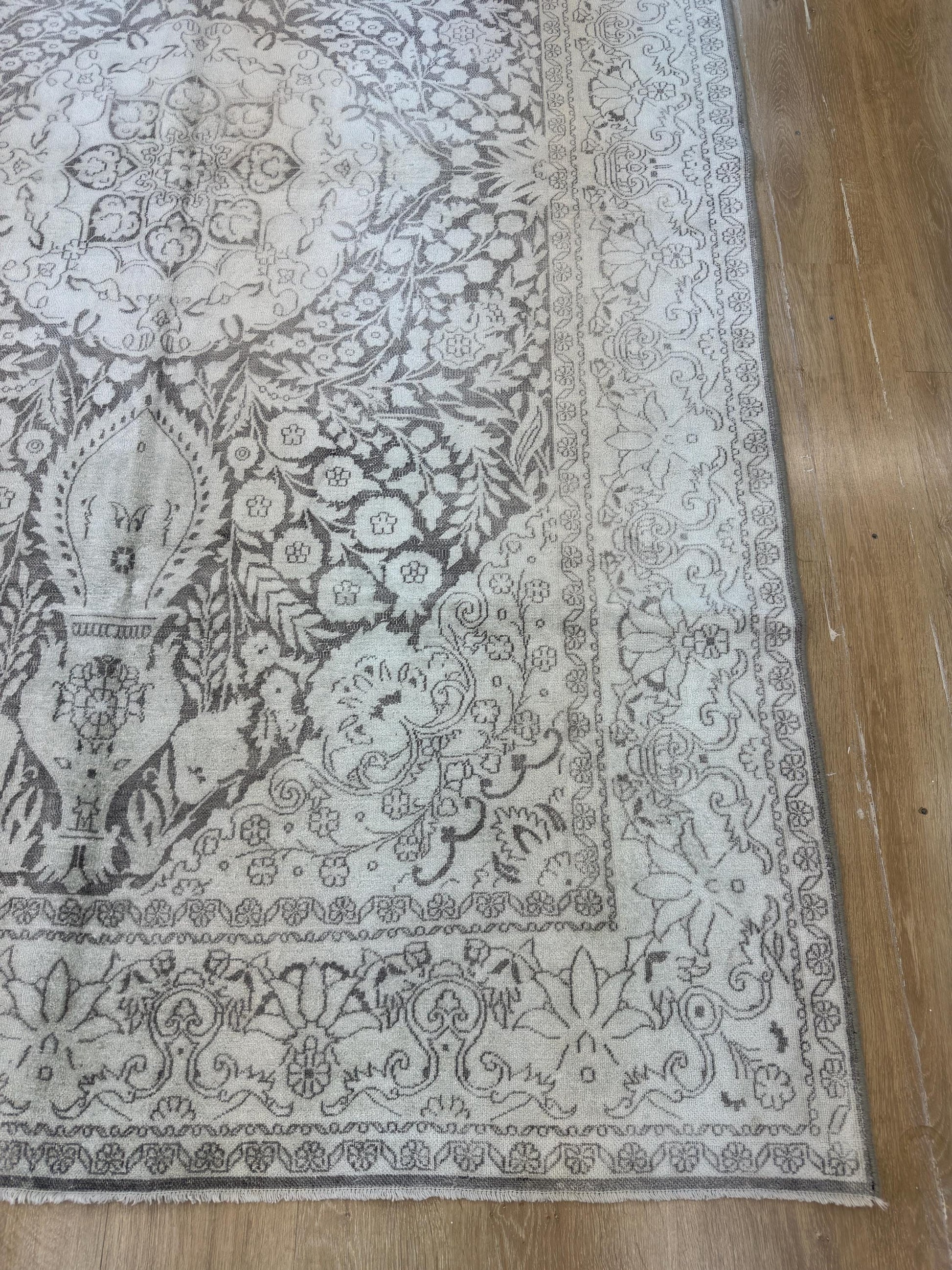 5'8"x8'8" Feet ,gray background Turkish vintage anatolian rug,cream colors rugs,area rugs,cream border,Floral rugs,19
