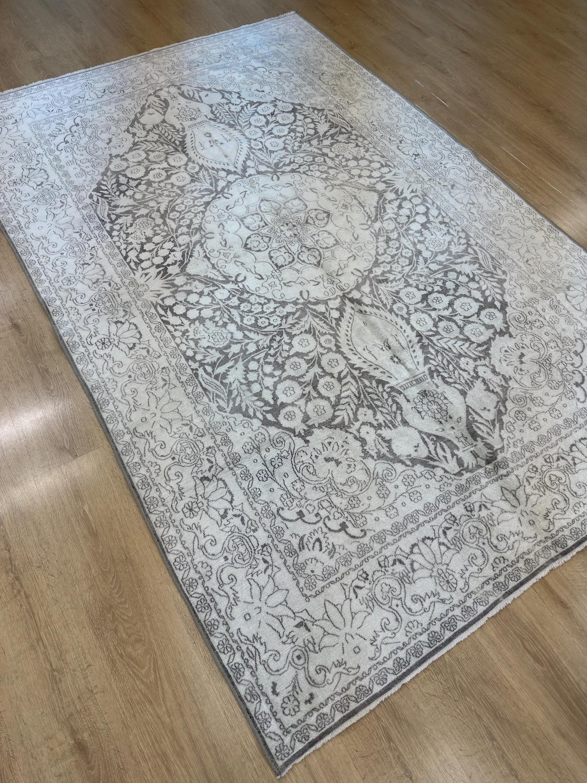 5'8"x8'8" Feet ,gray background Turkish vintage anatolian rug,cream colors rugs,area rugs,cream border,Floral rugs,19