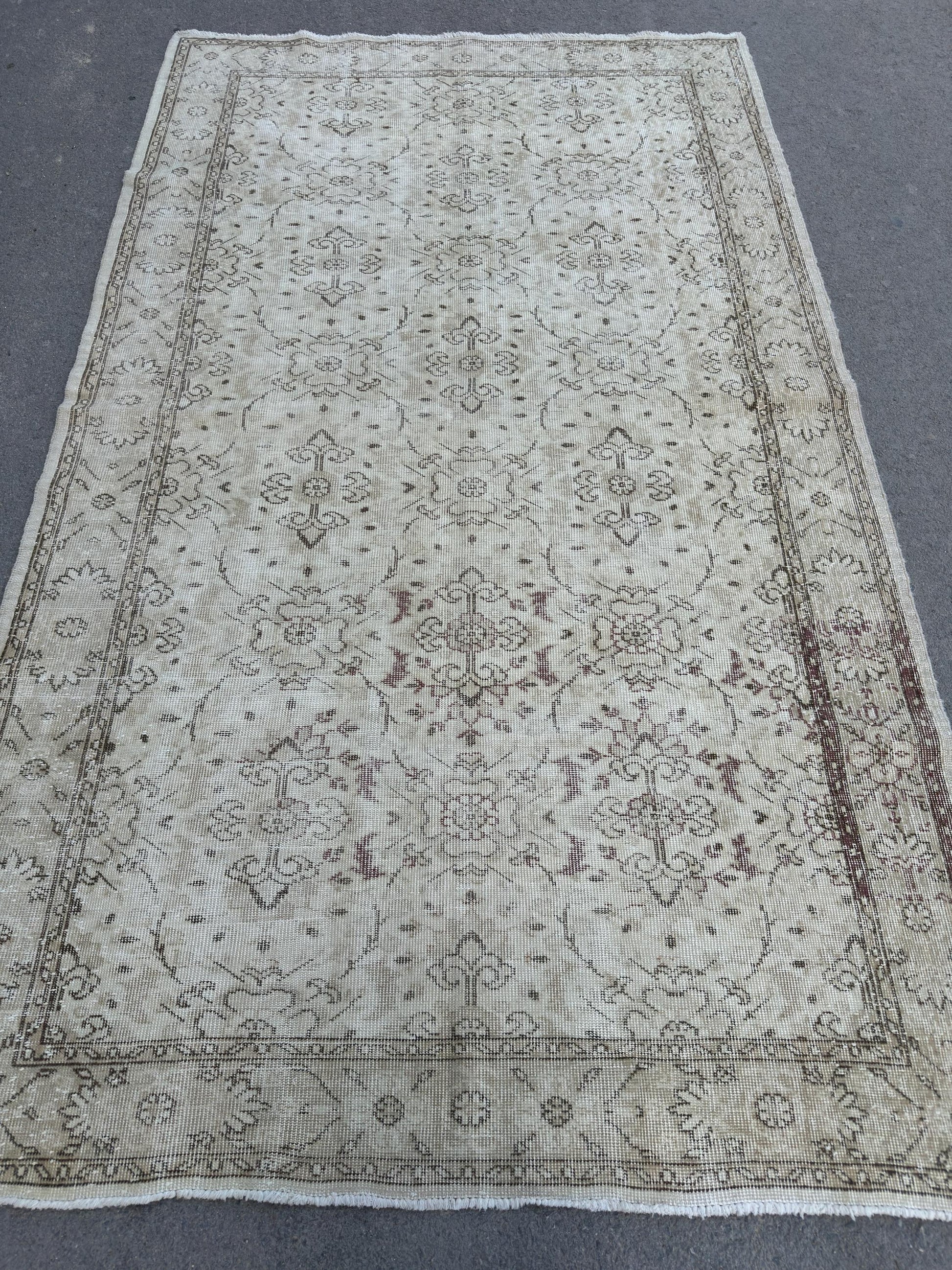 5'6"x9'5" Feet ,Beige background Turkish vintage anatolian rug,brown colors rugs,area rugs,beige border,Floral rugs,453