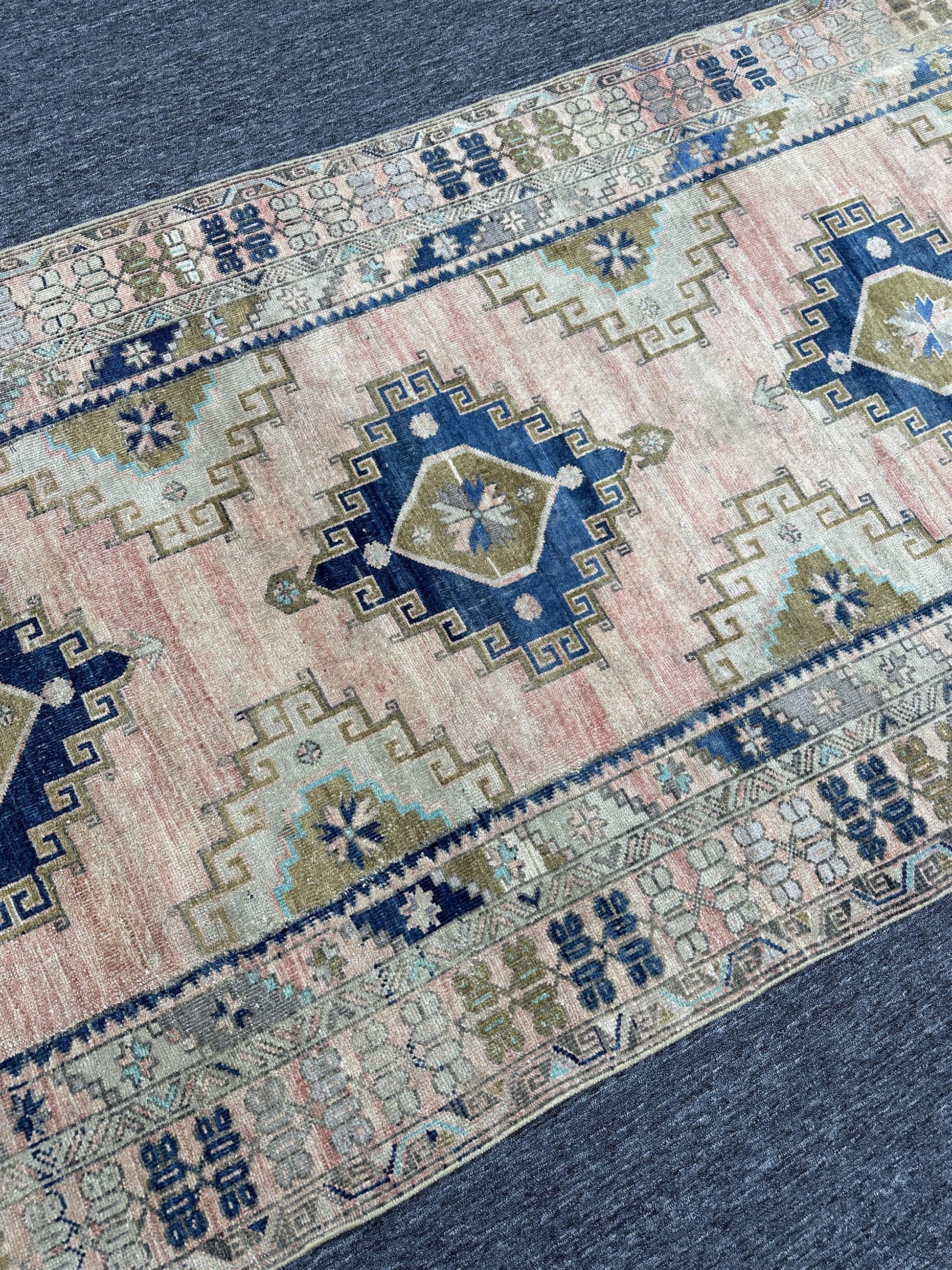 4'9"x11" Feet,Light pink background Turkish vintage anatolian rug,beige,nsvy blue, green colors rugs,area rugs,light pink border,Floral rugs,189