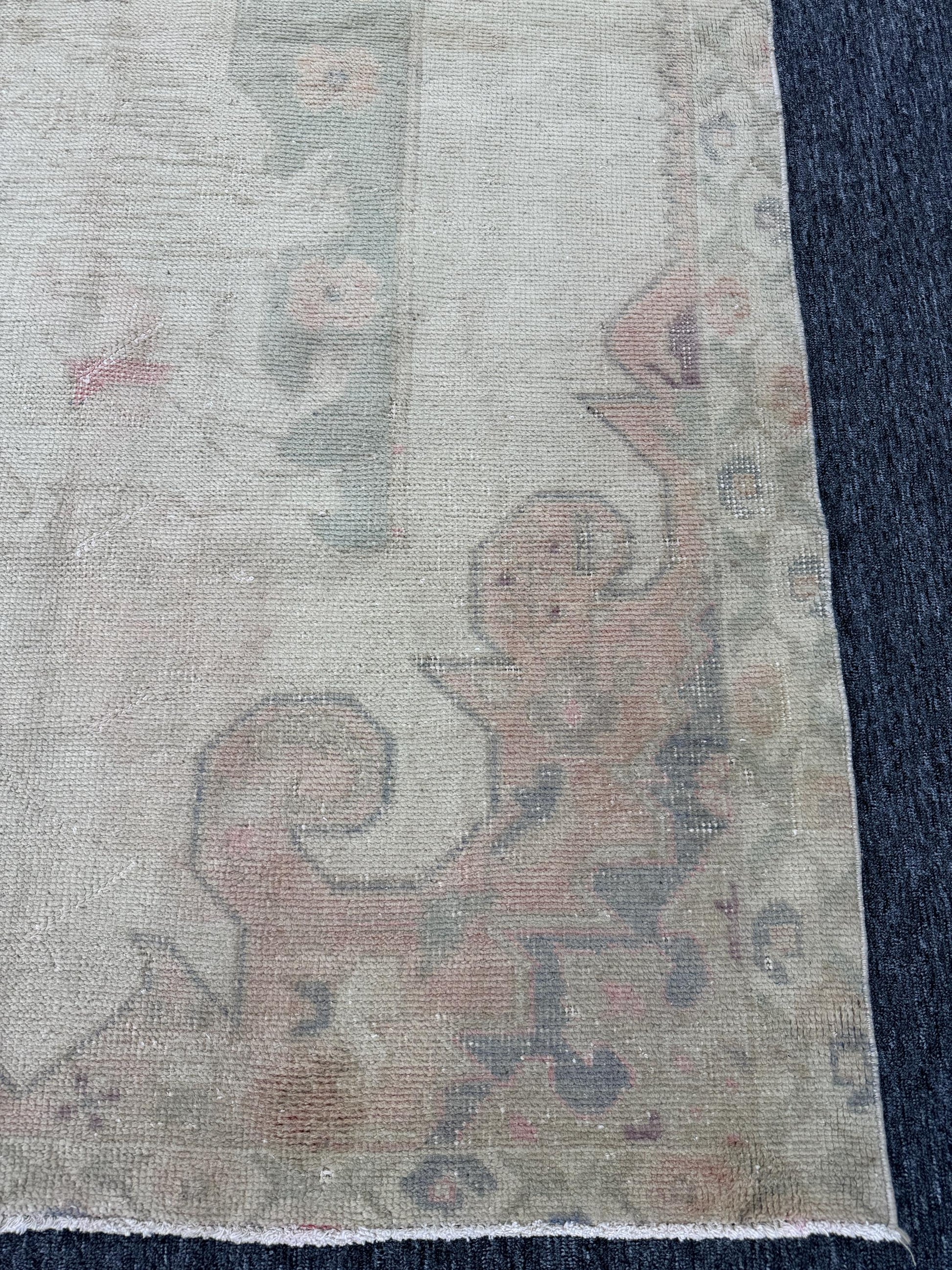 4'5"x7'6" Feet ,Beige background Turkish vintage anatolian rug, light pink,gray colors rugs,area rugs, beige border,Floral rugs,268