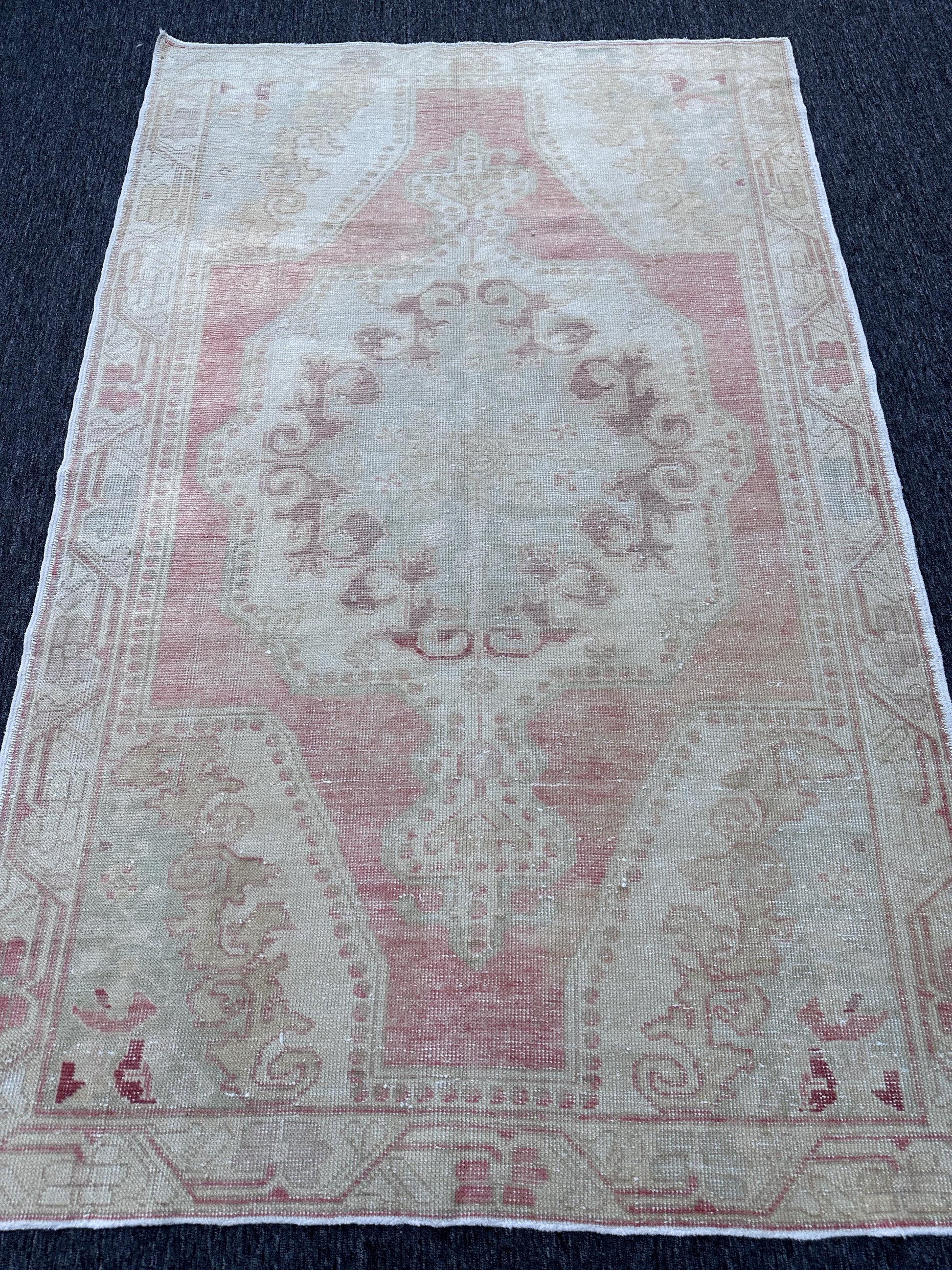 4'9"x7'7" Feet ,light pink background Turkish vintage Anatolian rug ,light gray,beige colors rugs, beige border,Geometric rugs,287
