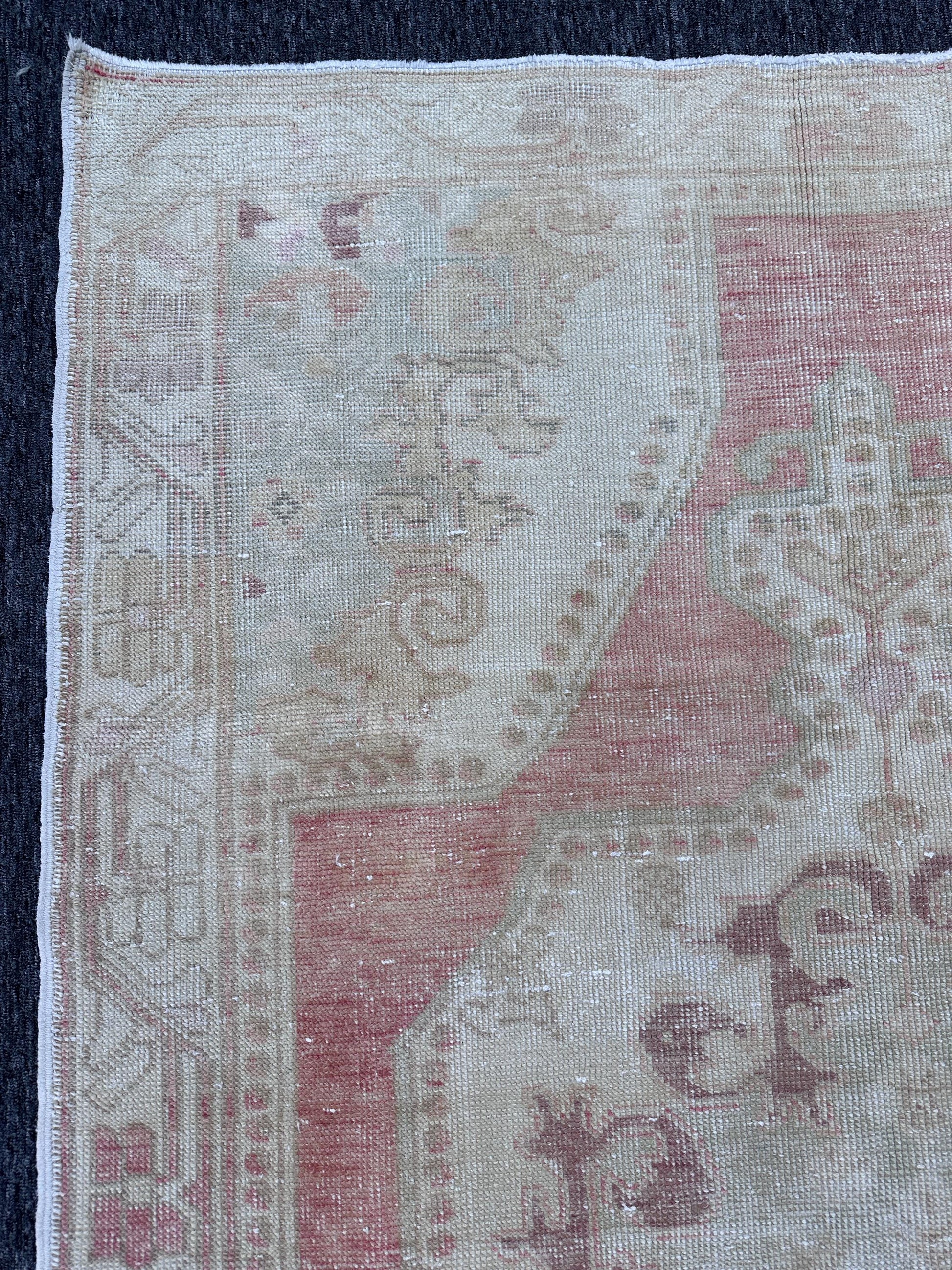 4'9"x7'7" Feet ,light pink background Turkish vintage Anatolian rug ,light gray,beige colors rugs, beige border,Geometric rugs,287