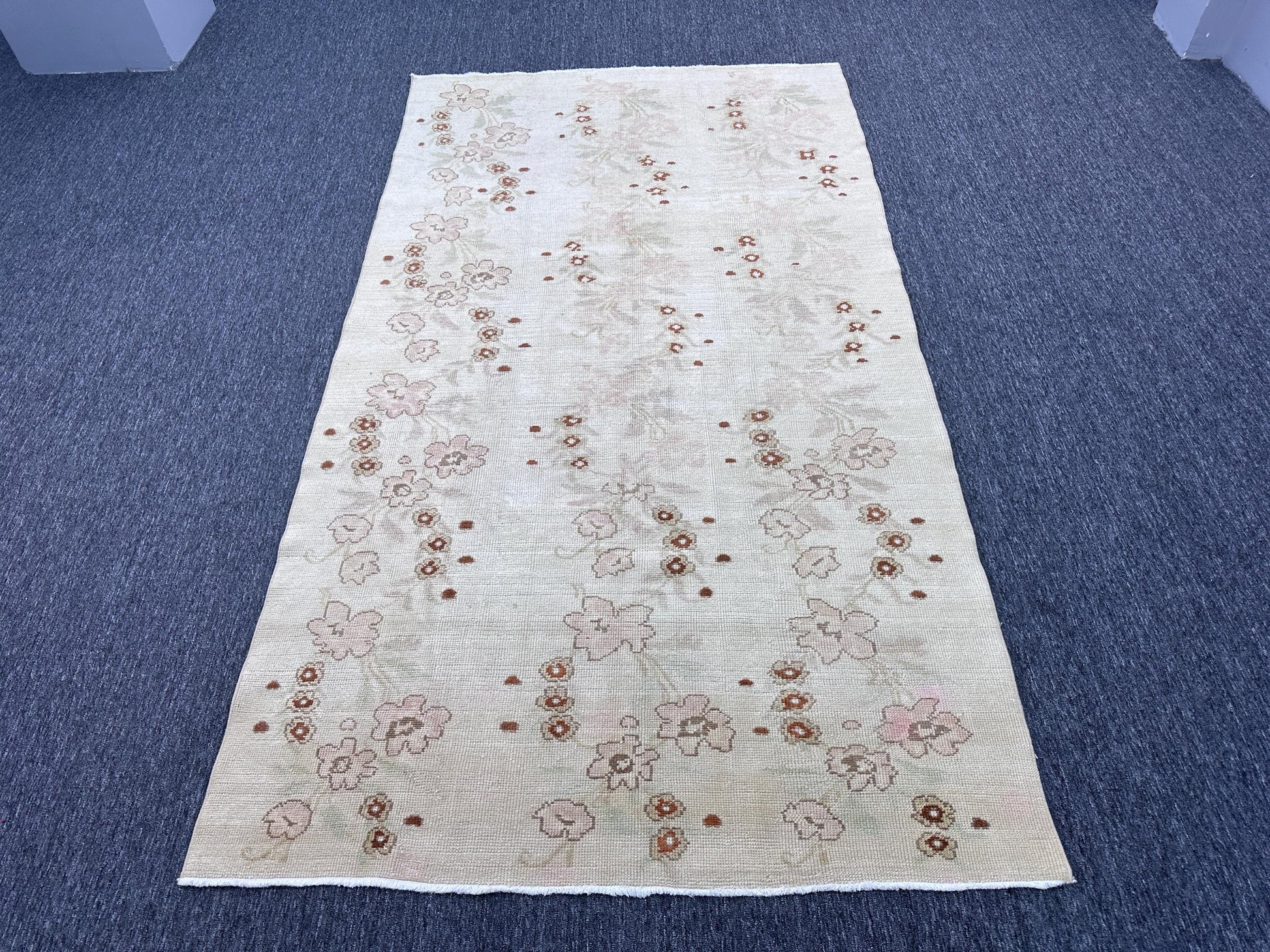 5"x 9" Feet ,Cream background Turkish vintage anatolian rug ,brown, light pink colors rugs accents,cream border,Floral rugs,426