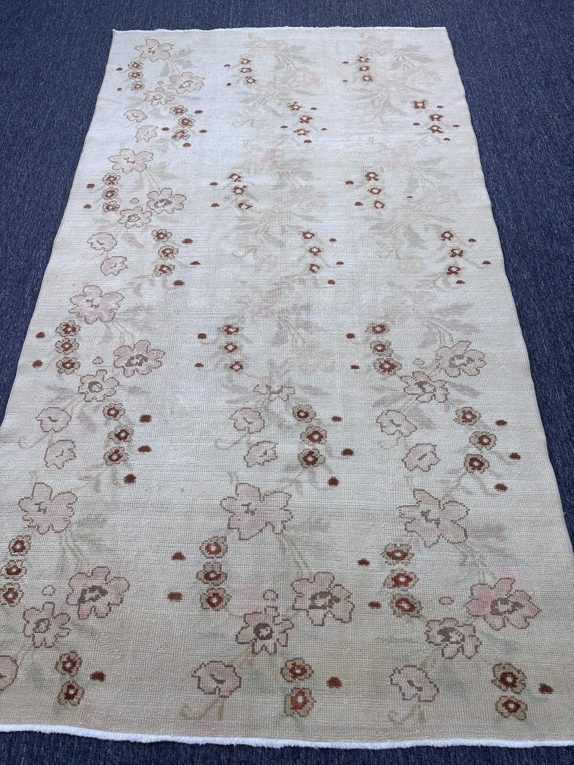 5"x 9" Feet ,Cream background Turkish vintage anatolian rug ,brown, light pink colors rugs accents,cream border,Floral rugs,426