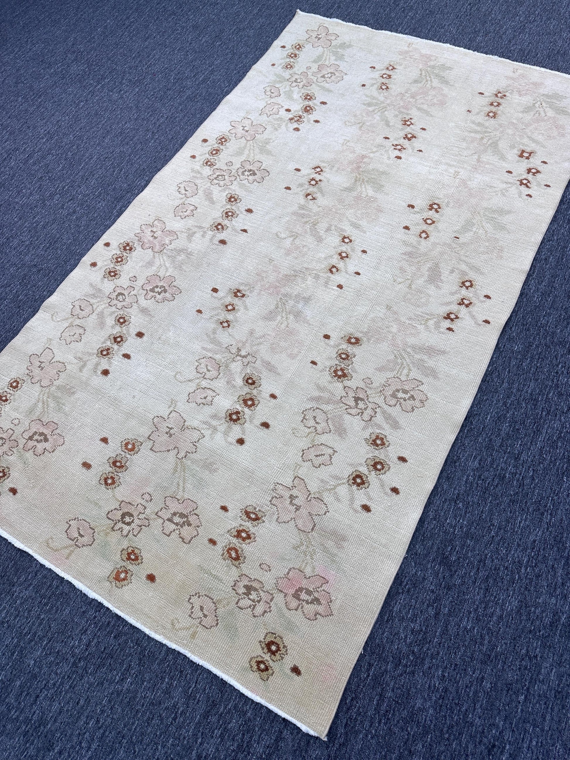 5"x 9" Feet ,Cream background Turkish vintage anatolian rug ,brown, light pink colors rugs accents,cream border,Floral rugs,426
