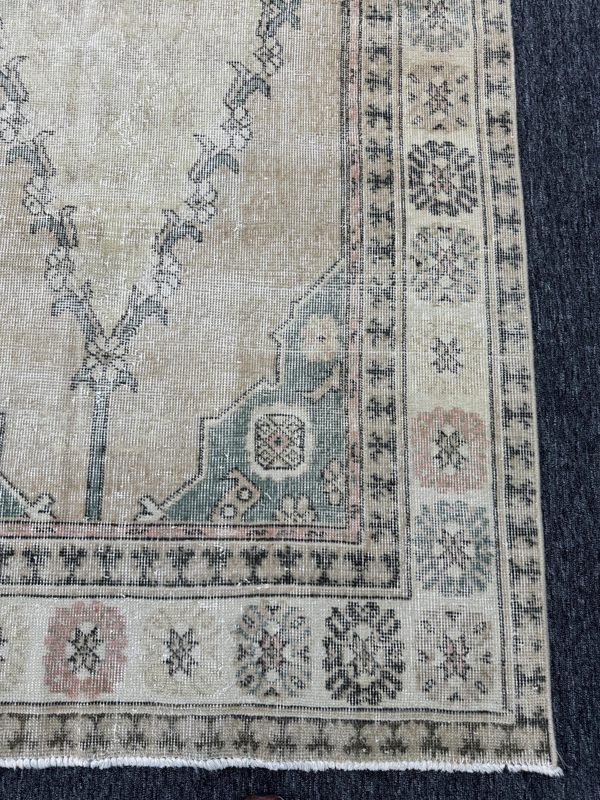 3'10"x6'9" Feet ,Beige background Turkish vintage anatolian rug,gray,light pink,black colors rugs accents,cream border,Floral rugs,435