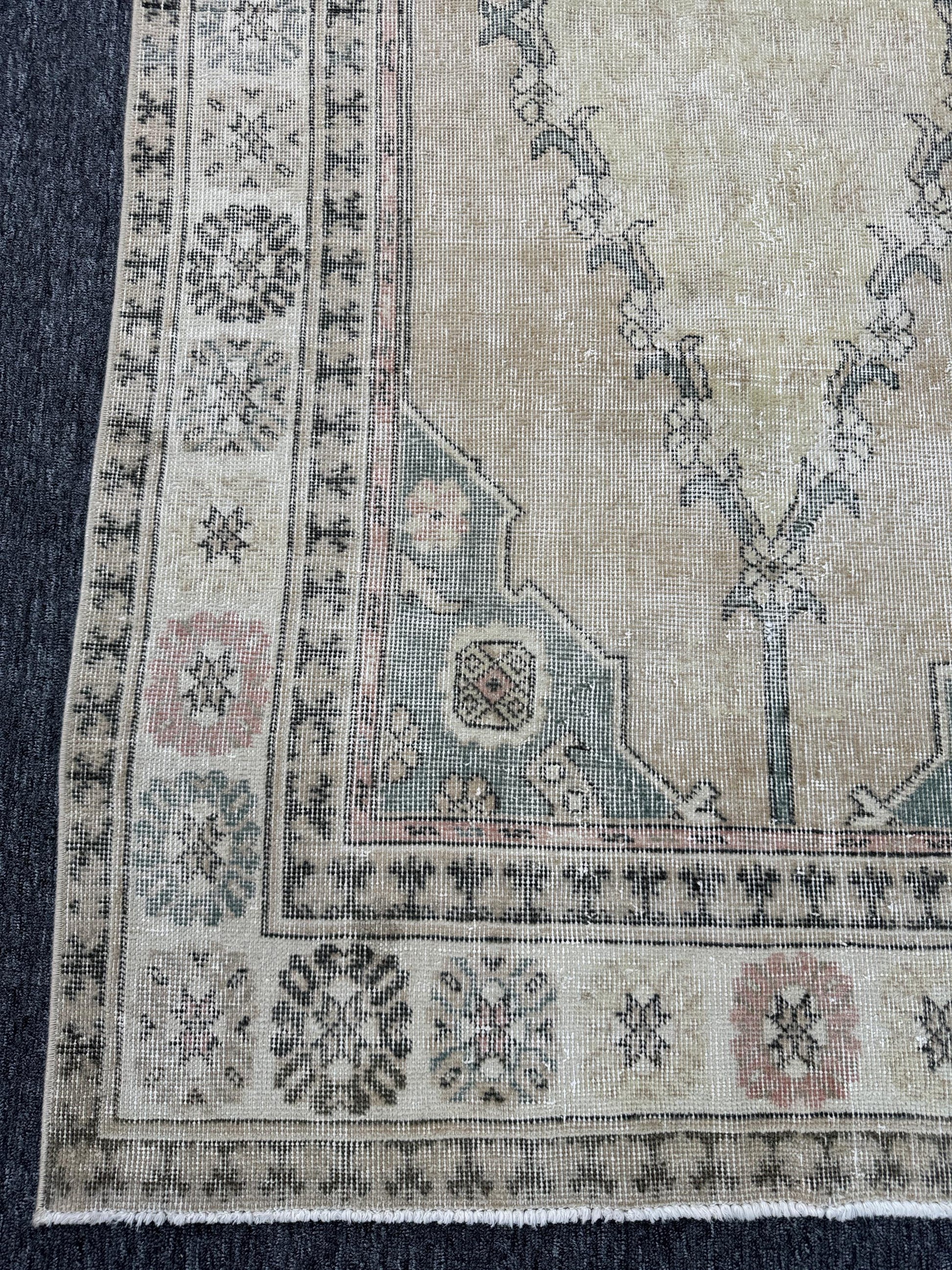 3'10"x6'9" Feet ,Beige background Turkish vintage anatolian rug,gray,light pink,black colors rugs accents,cream border,Floral rugs,435