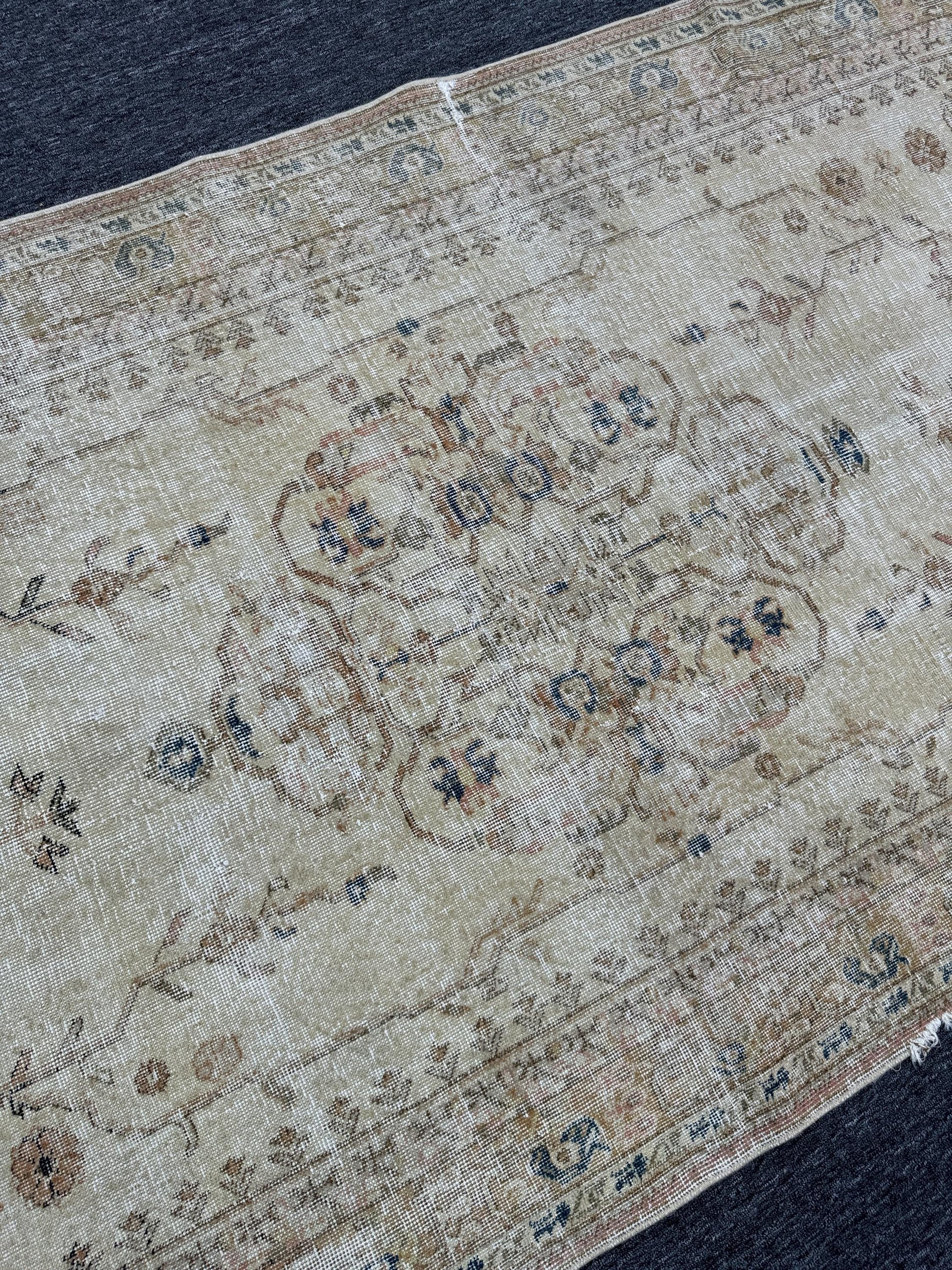 4'7"x8'4" Feet ,Beige background Turkish vintage anatolian rug ,light orange, black colors rugs accents, light orange border,Floral rugs,436