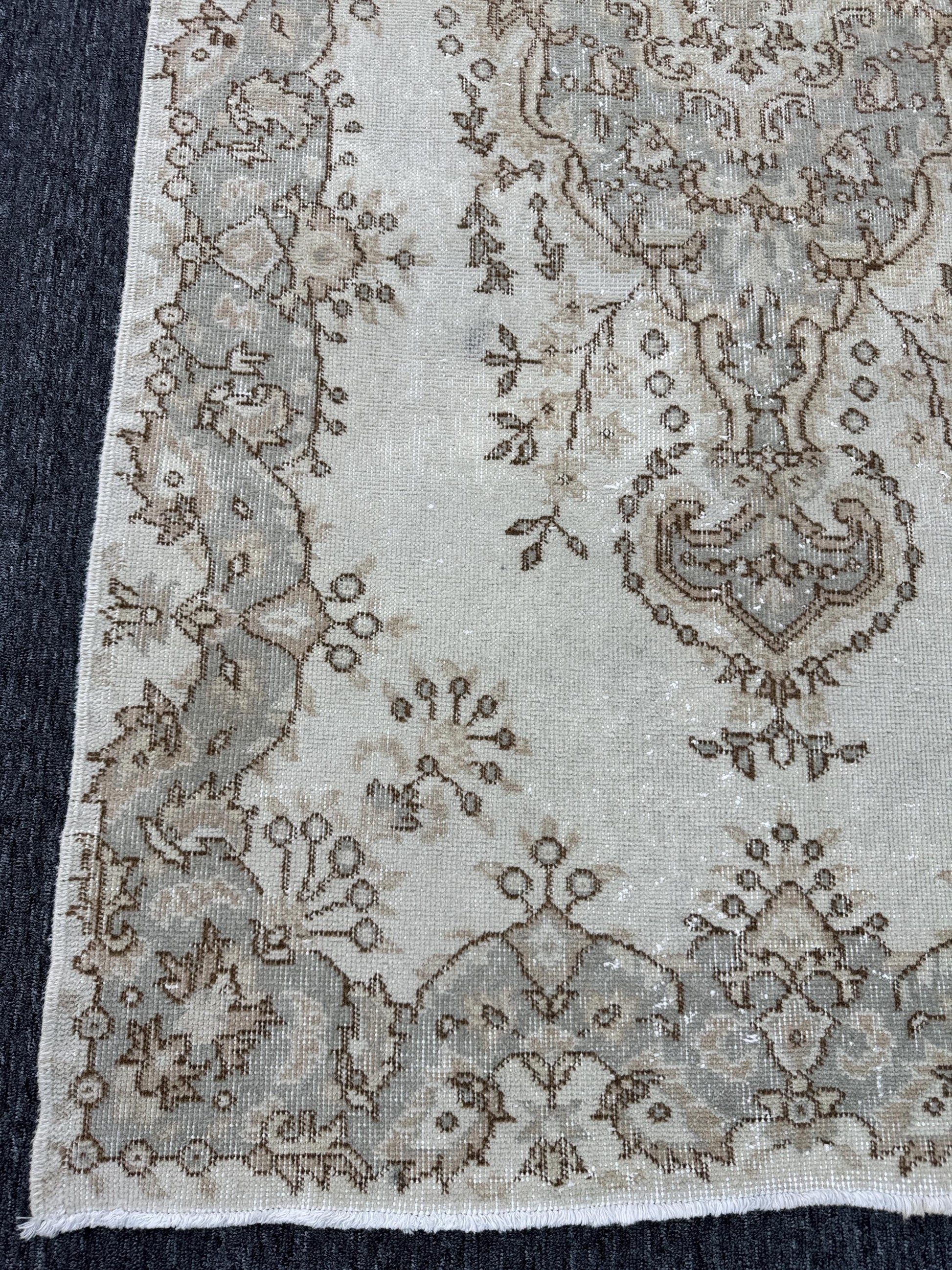 3'10"x 7'1" Feet ,Cream background Turkish vintage anatolian rug ,beige, gray colors rugs accents, gray border,Floral rugs,441