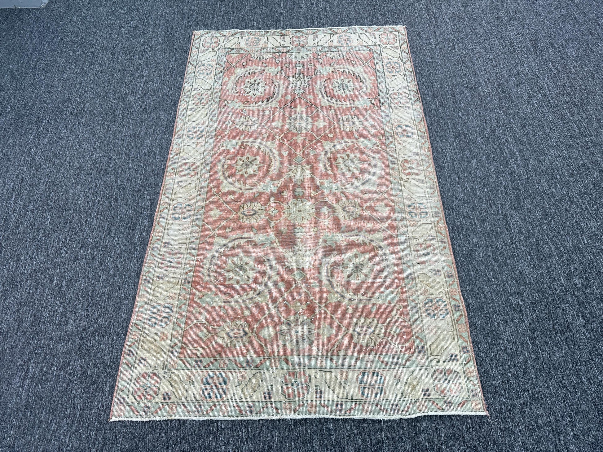 3'10"x6'7" Feet , Pink background Turkish vintage anatolian rug ,beige, light blue colors rugs accents,begie border,Floral rugs,465
