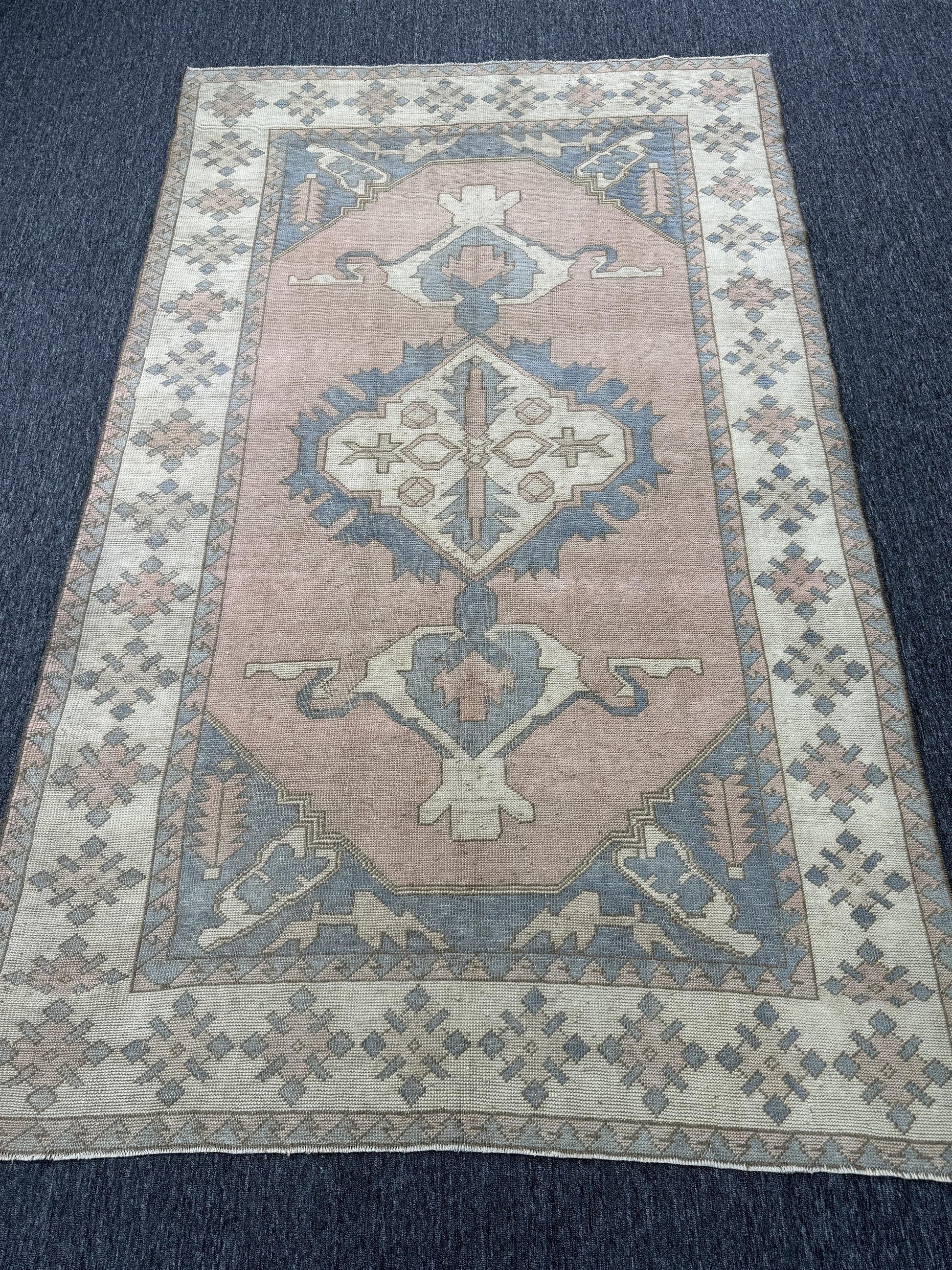 5'7"x9'3" Feet ,Light pink background Turkish vintage anatolian rug,blue,beige colors rugs area rugs, beige border,Floral rugs,585