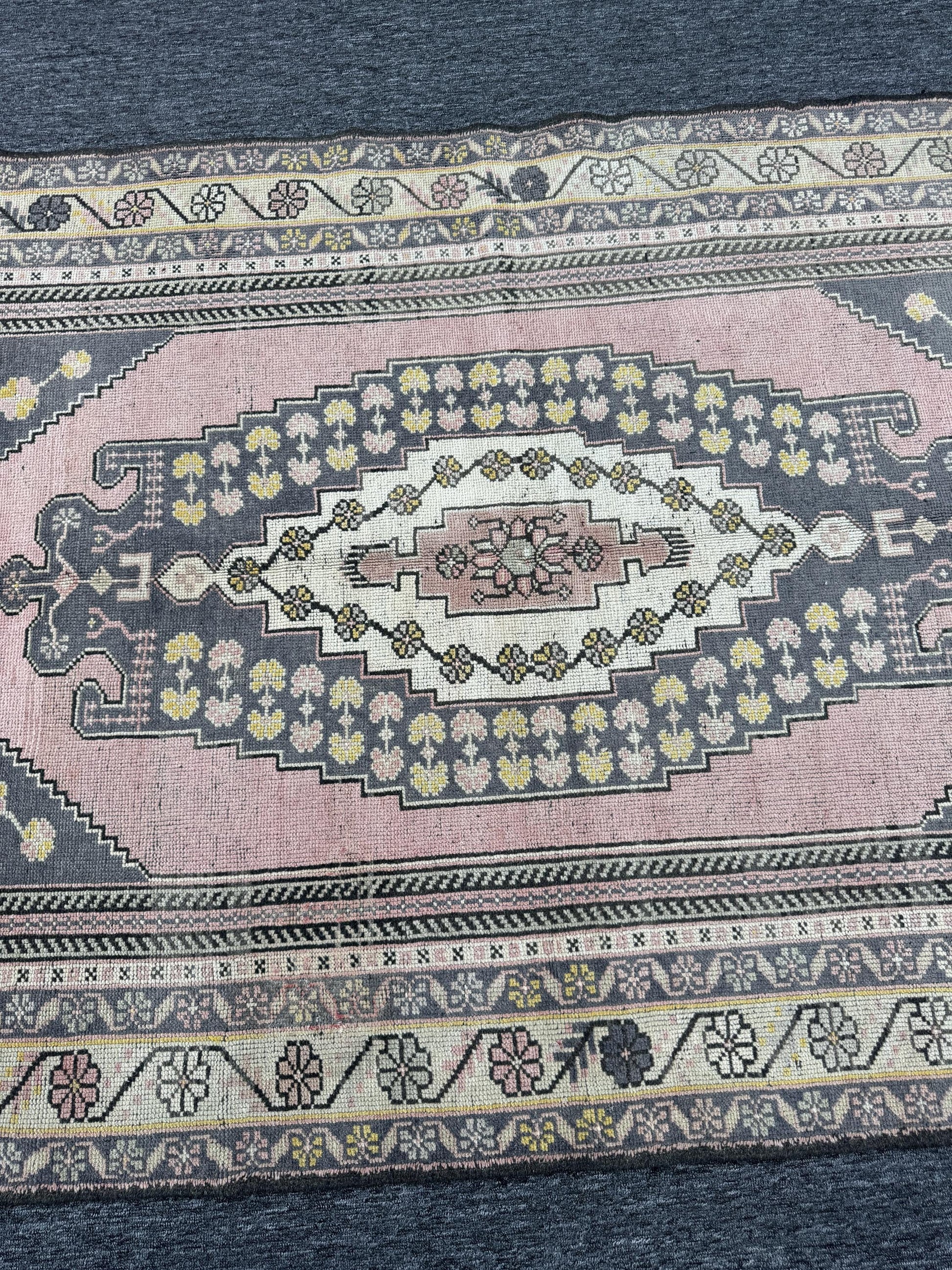 4'7"x9" Feet ,Pink background Turkish vintage anatolian rug,gray,yellow,cream colors rugs accents,cream border,Floral rugs,917