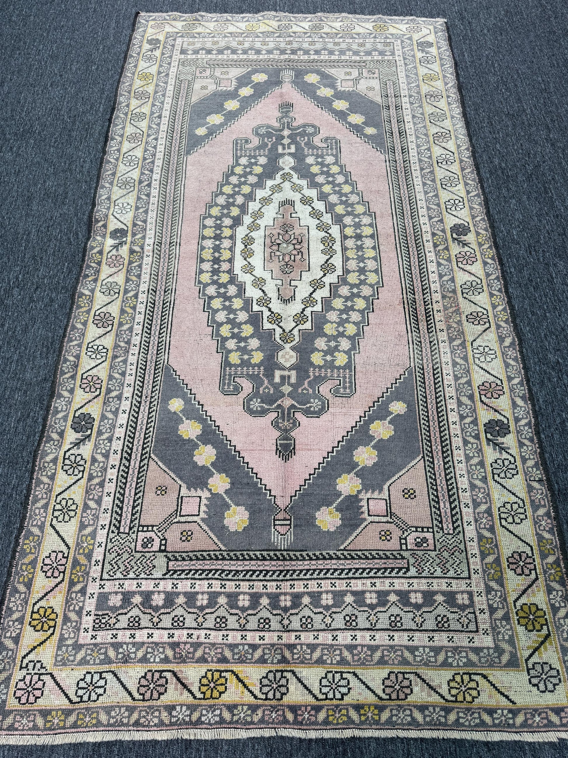 4'7"x9" Feet ,Pink background Turkish vintage anatolian rug,gray,yellow,cream colors rugs accents,cream border,Floral rugs,917