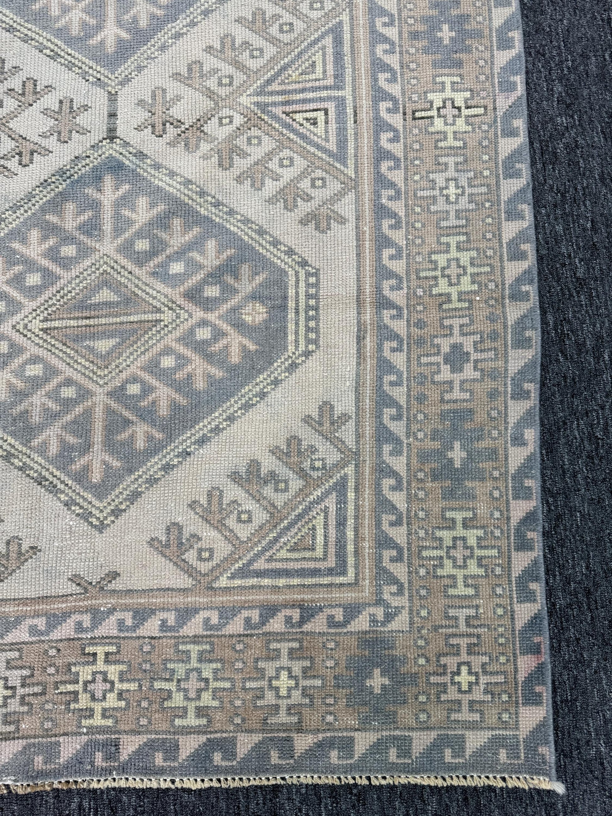 3'6"x6'10" Feet ,Beige background Turkish vintage anatolian rug ,gray, brown colors rugs accents, brown border,Floral rugs,918