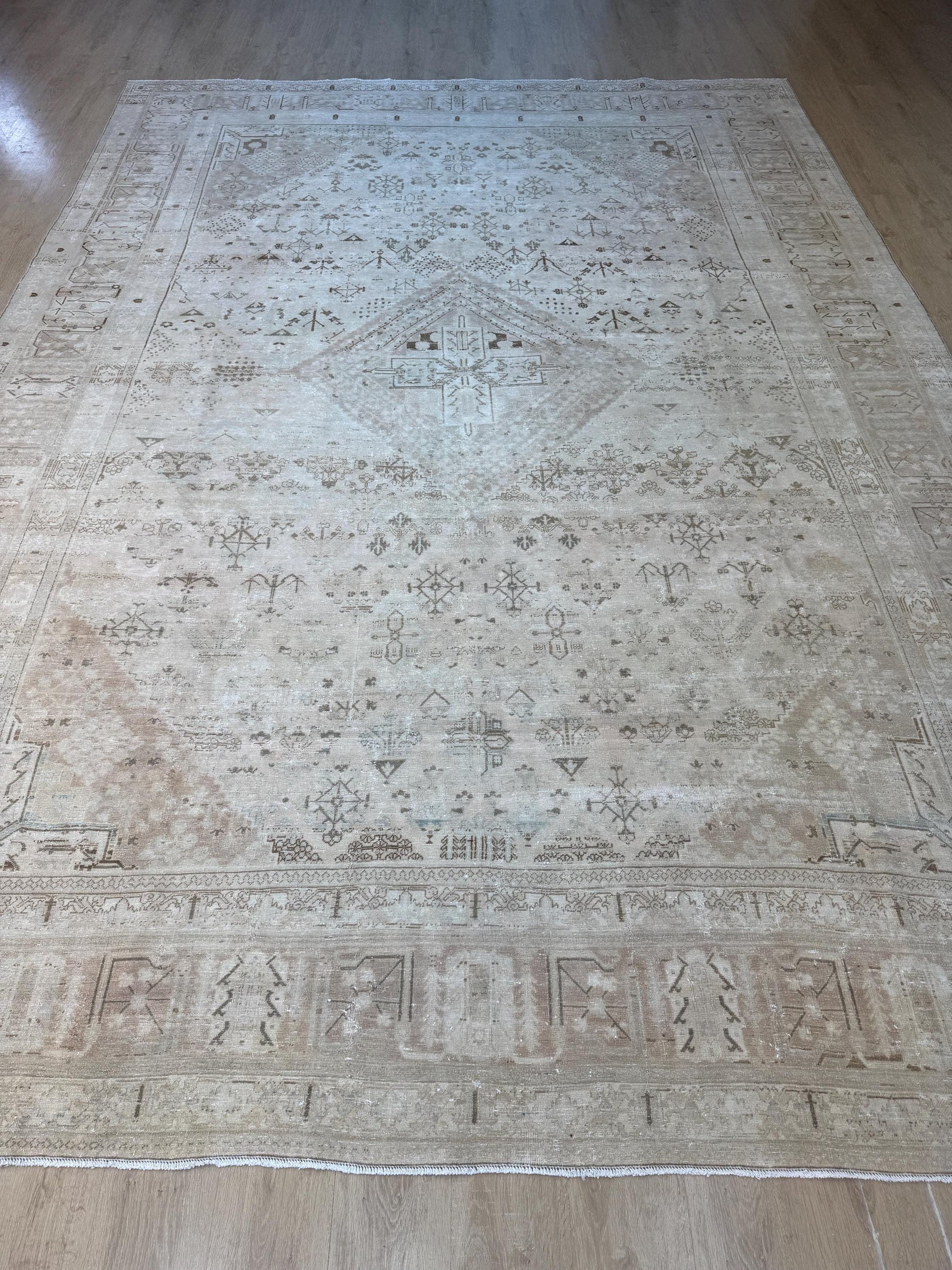 10'1"x14'4" Feet ,Cream background Turkish vintage anatolian rug,light brown colors rugs,area rugs,light brown border,Floral rugs,11