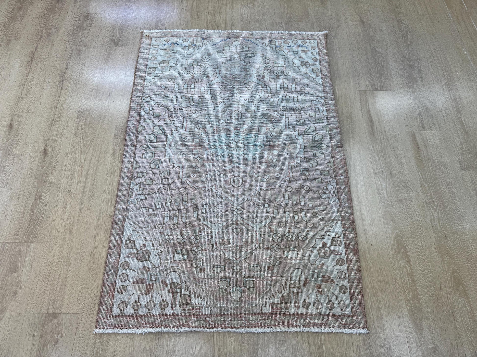 3'2"x4'9" Feet ,Light Pink background Turkish vintage anatolian rug,light brown,cream colors rugs,accent rugs,beige border,Floral rugs,15