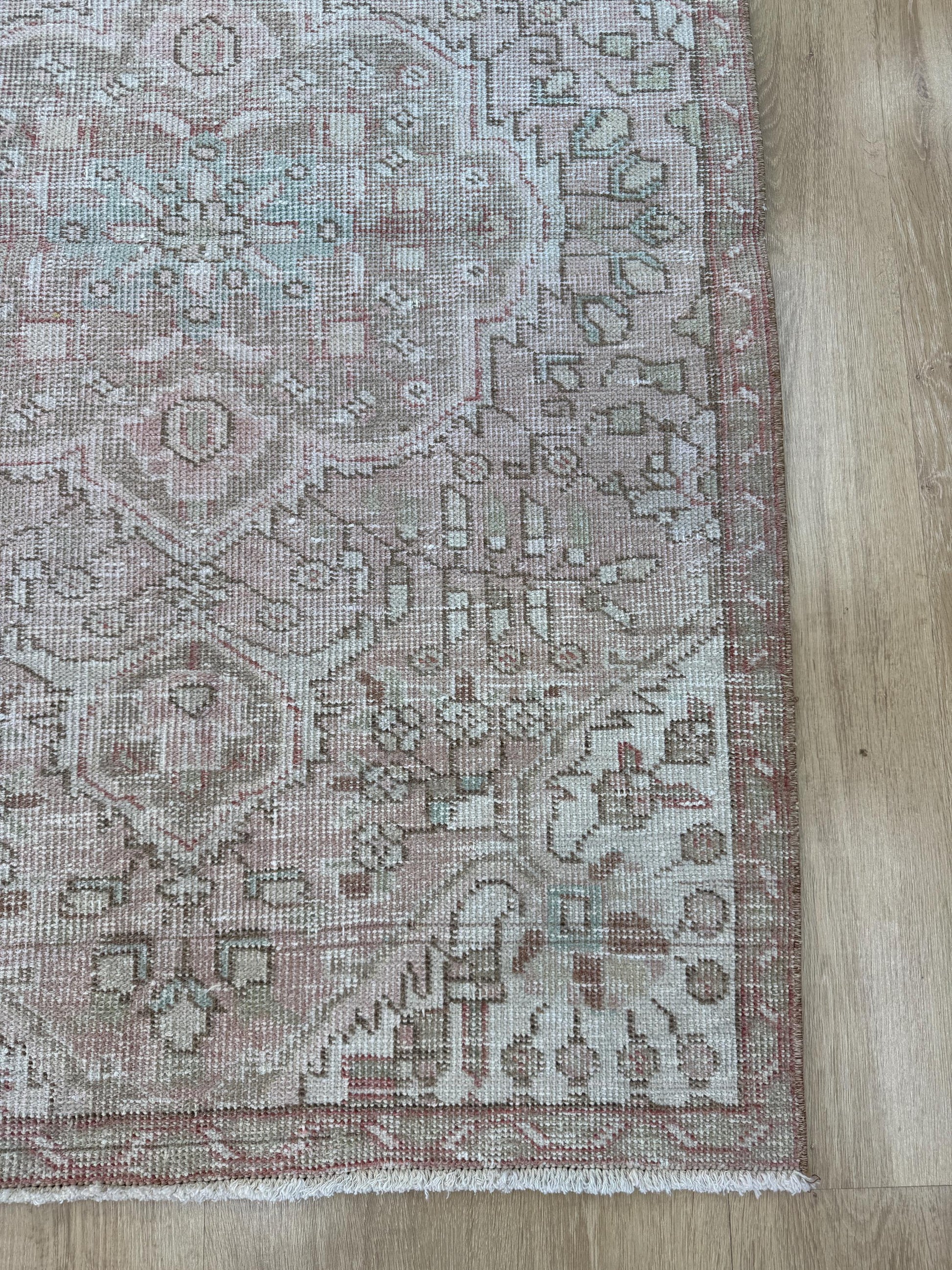3'2"x4'9" Feet ,Light Pink background Turkish vintage anatolian rug,light brown,cream colors rugs,accent rugs,beige border,Floral rugs,15