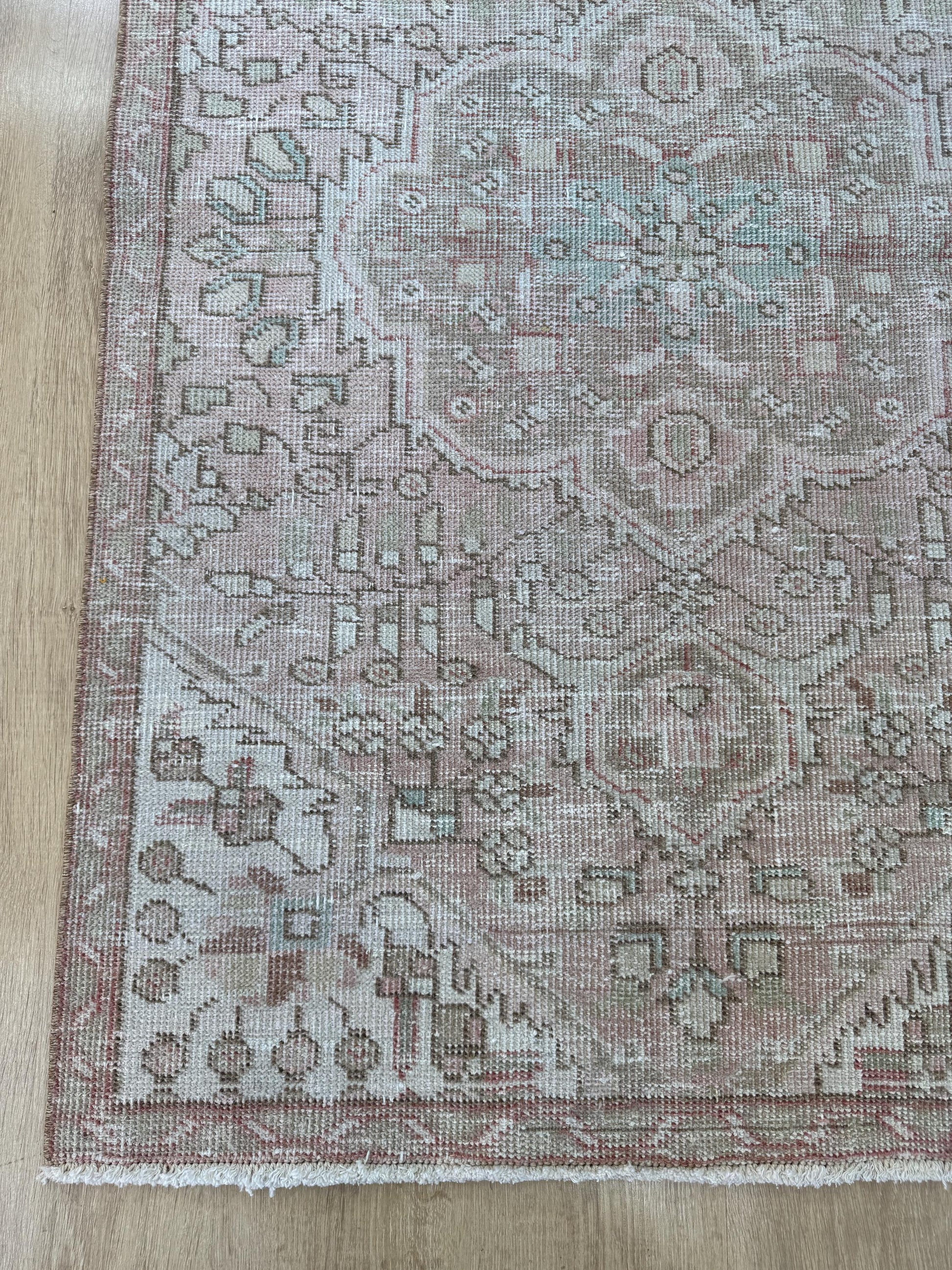 3'2"x4'9" Feet ,Light Pink background Turkish vintage anatolian rug,light brown,cream colors rugs,accent rugs,beige border,Floral rugs,15