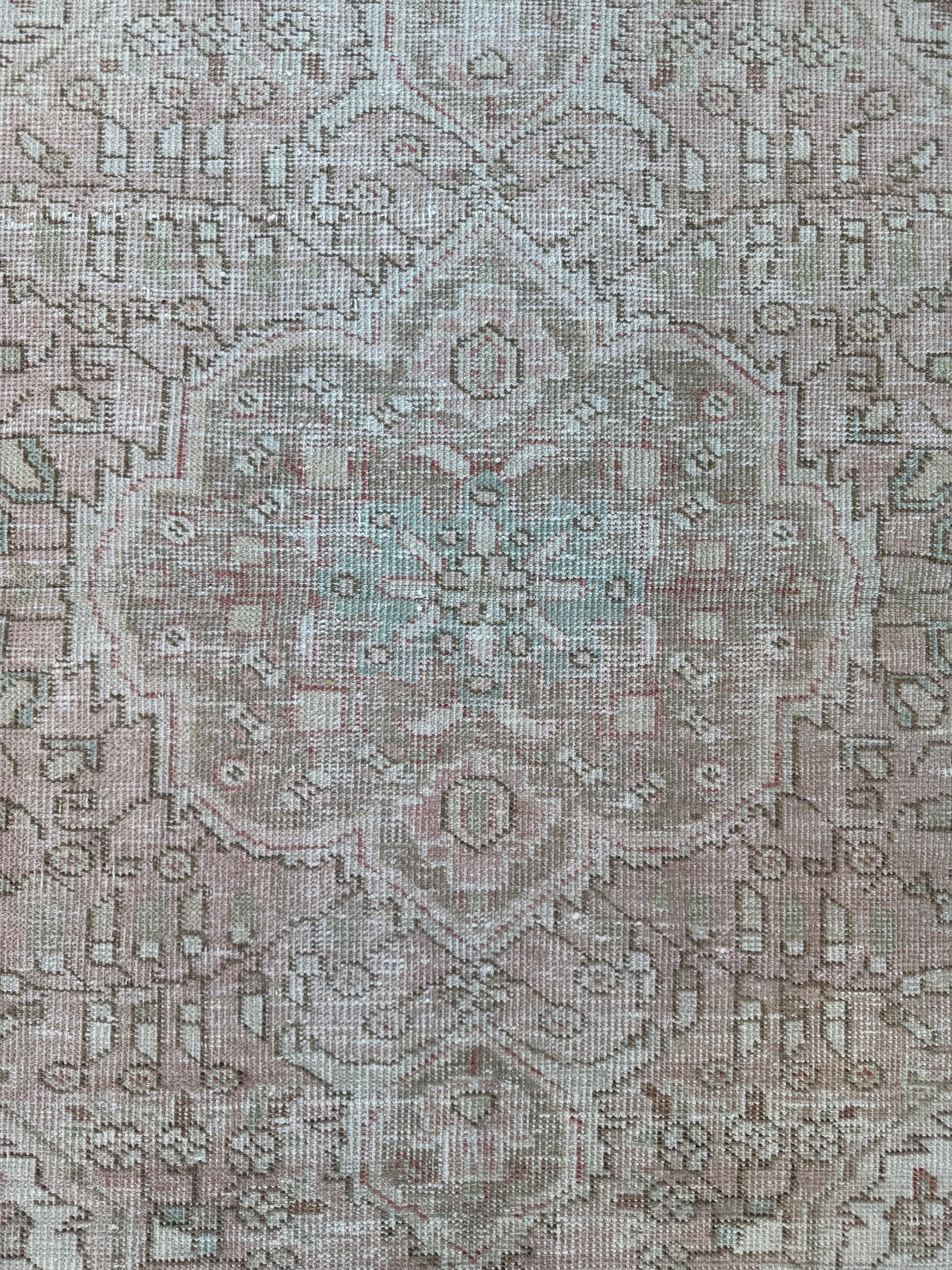3'2"x4'9" Feet ,Light Pink background Turkish vintage anatolian rug,light brown,cream colors rugs,accent rugs,beige border,Floral rugs,15