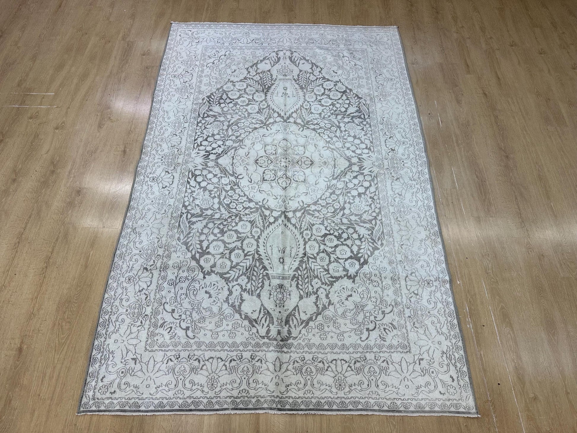 5'8"x8'8" Feet ,gray background Turkish vintage anatolian rug,cream colors rugs,area rugs,cream border,Floral rugs,19